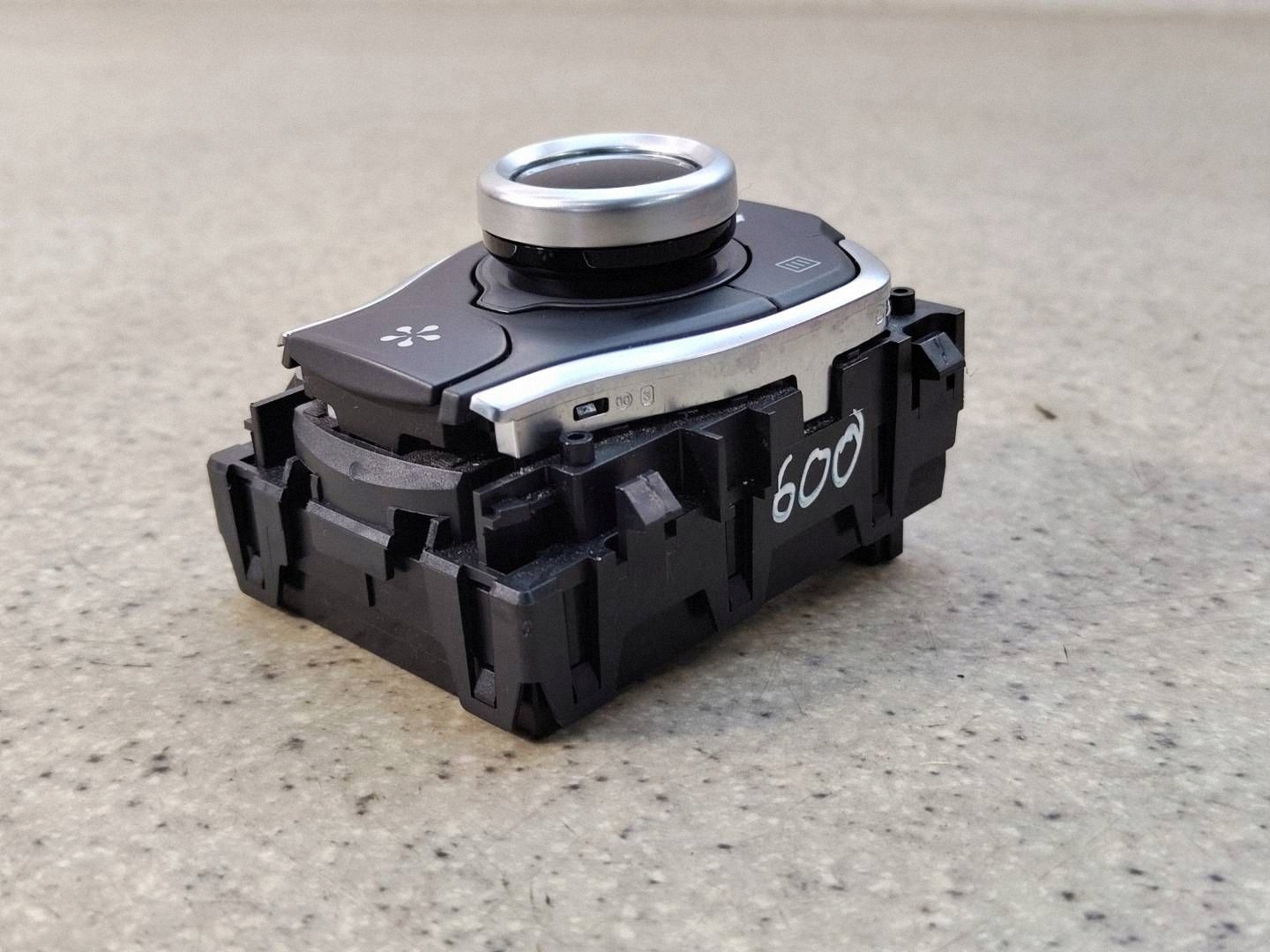 MMI-radion paneelin kytkin 253B05762R Renault Talisman