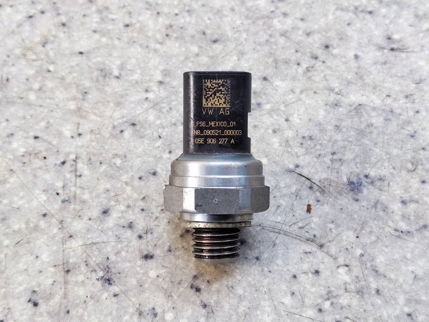 Öldrucksensor Skoda Kamiq 05E906277A image 2