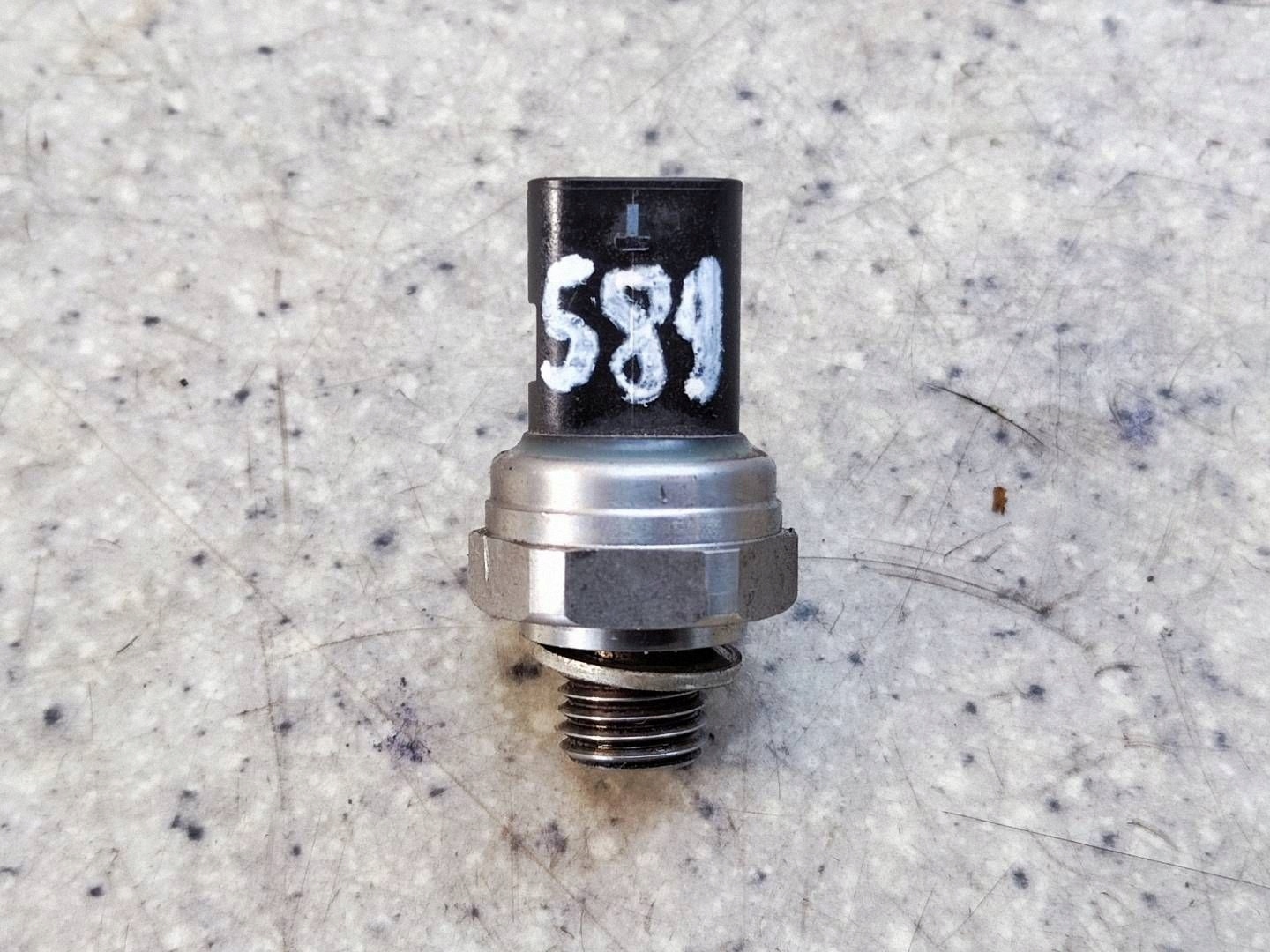Öldrucksensor Skoda Kamiq 05E906277A image 3