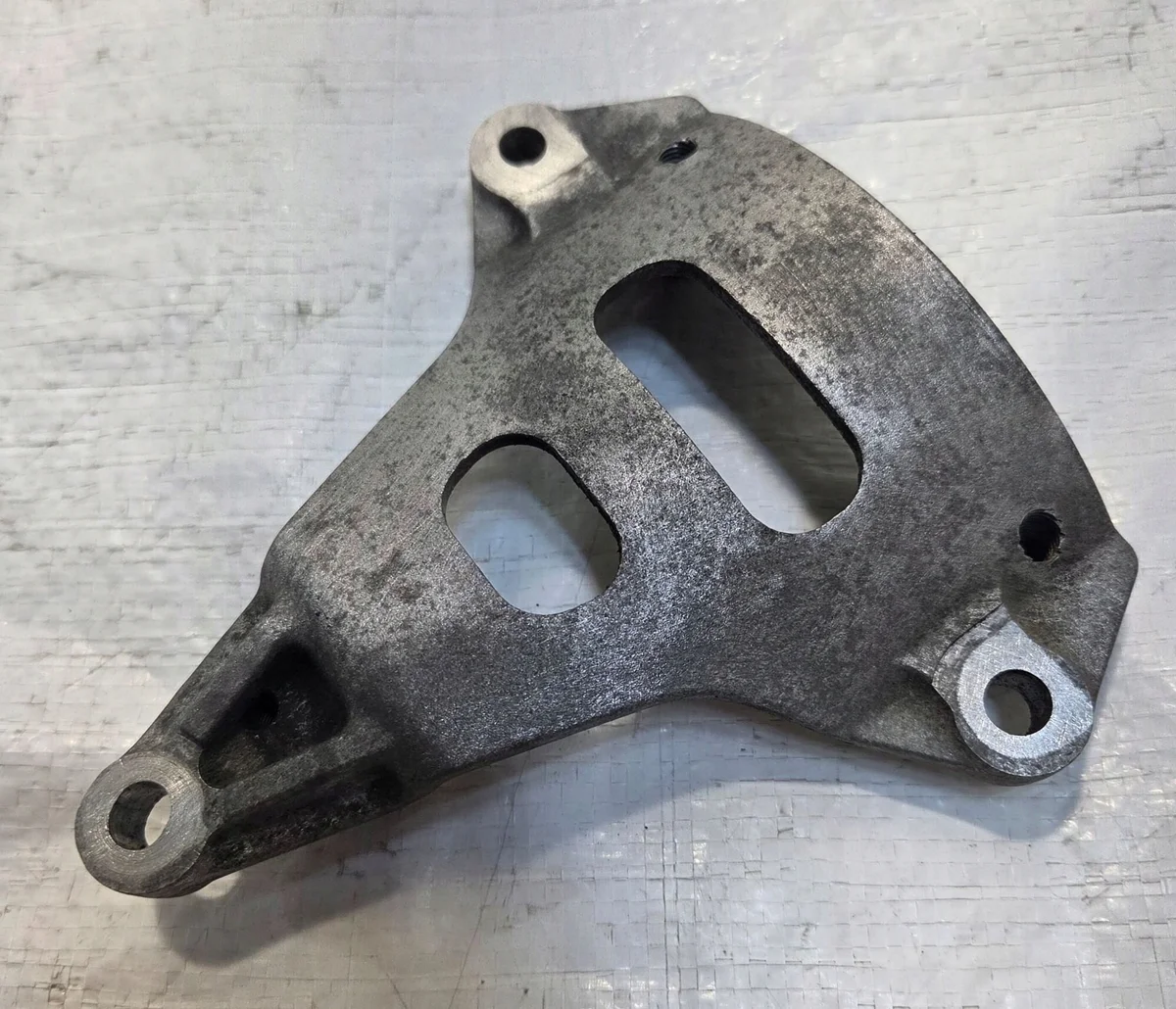 Support Compresseur Chevrolet Trax 1.4 55596095A image 2