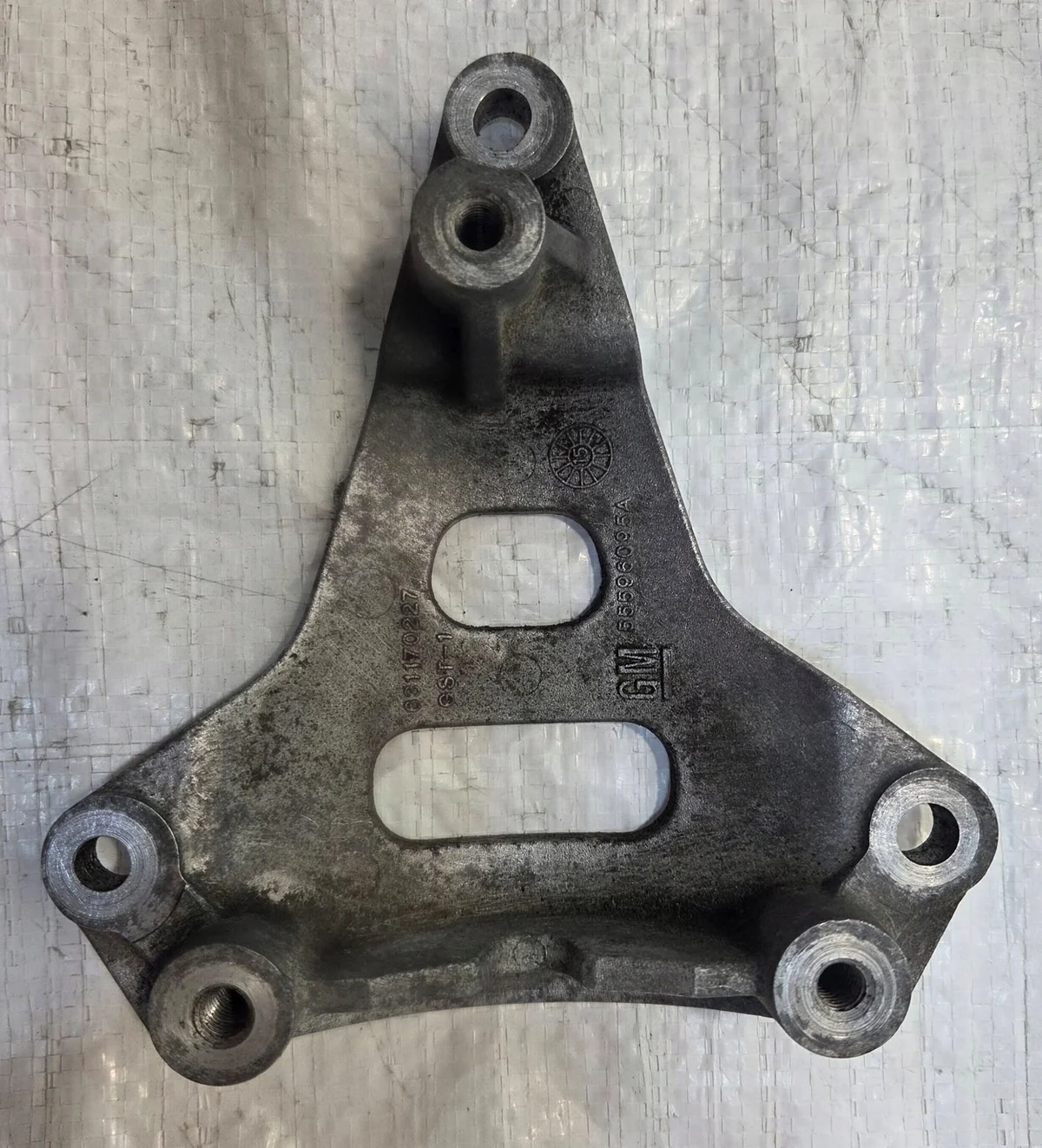 Support Compresseur Chevrolet Trax 1.4 55596095A image 3