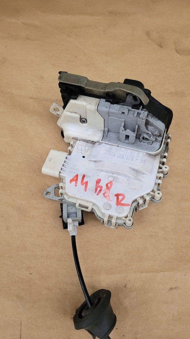 Oven lukko etu oikea Audi A4 B8 8J1837016C