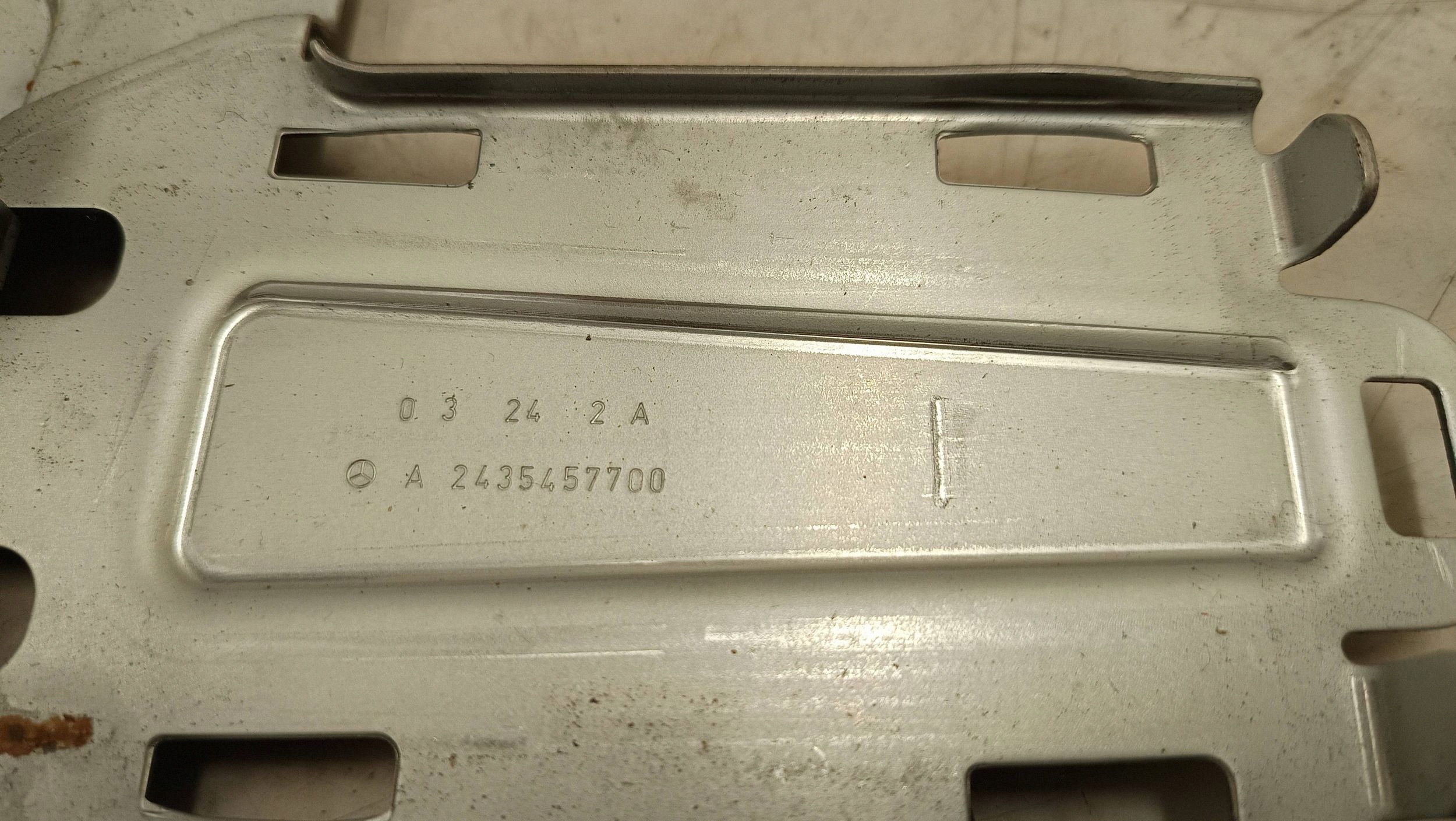 Mercedes-Benz EQA Motorcomputer A2435457700 image 4