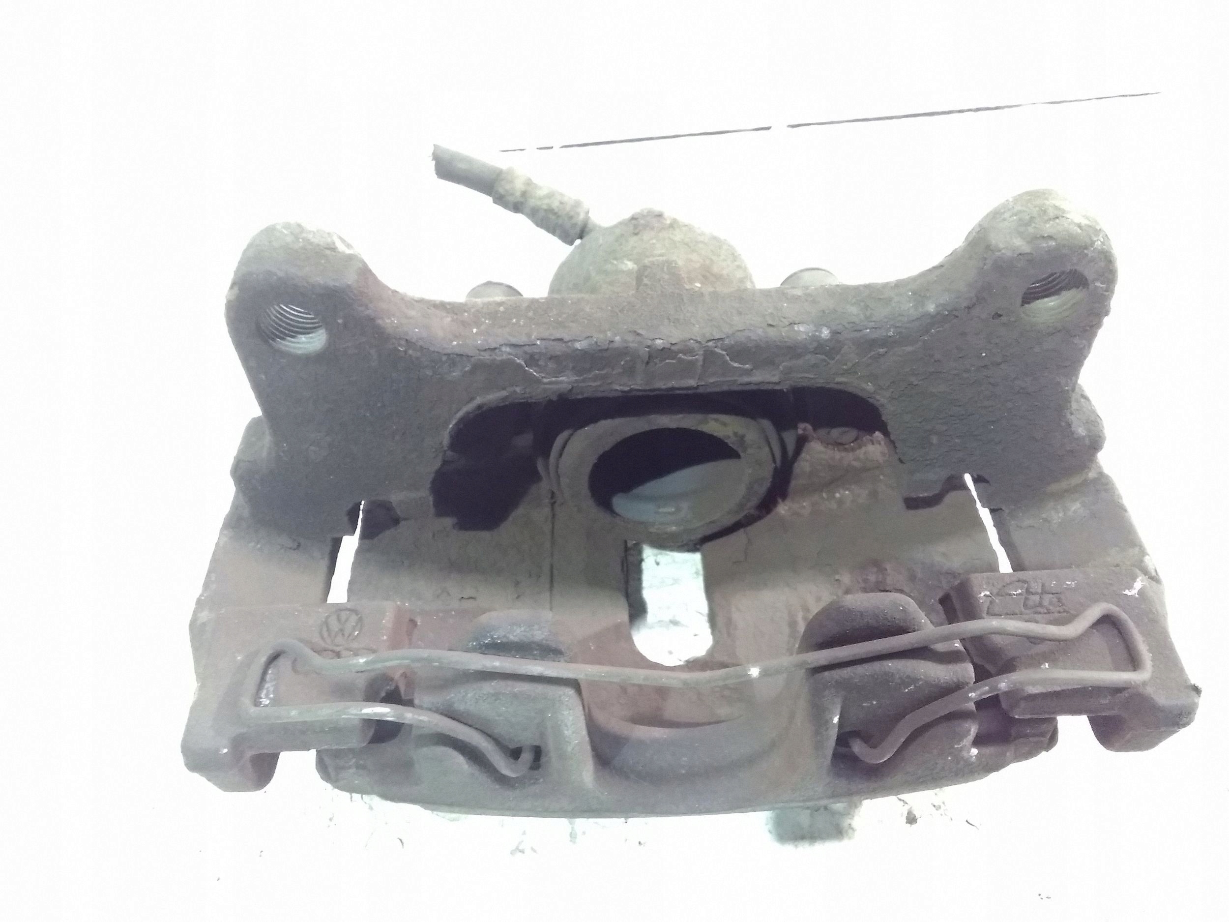 2011 Volkswagen Passat B7 Front Brake Caliper