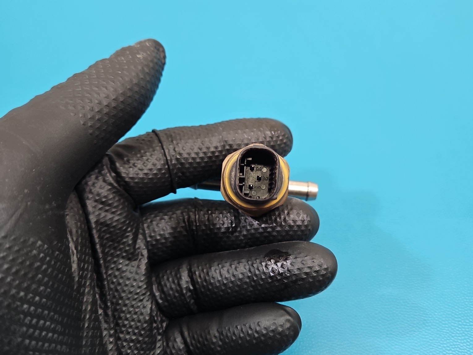 Bränsletemperatursensor A6450700081 image 4
