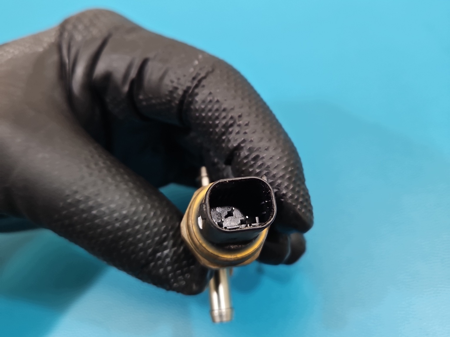 Bränsletemperatursensor A6450700081 image 5