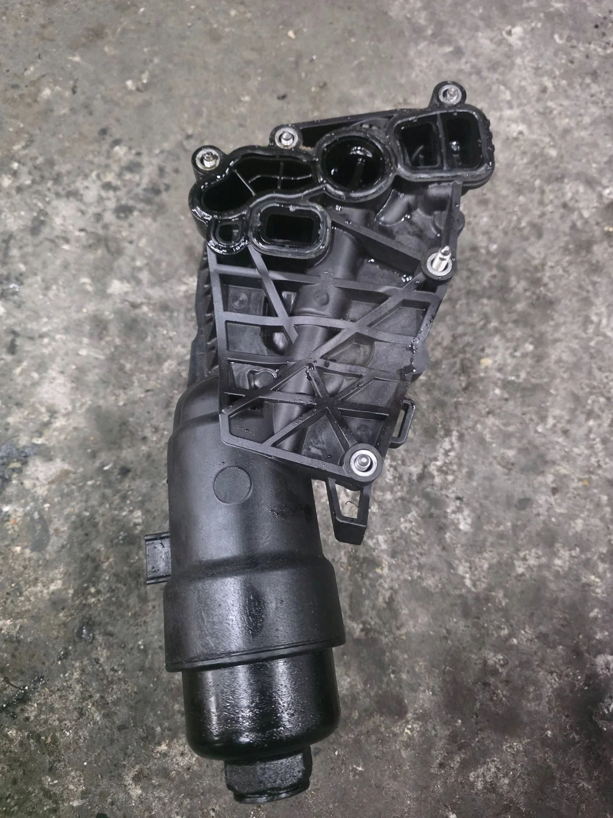 BMW 2 F45 öljynsuodattimen kotelo 70563887