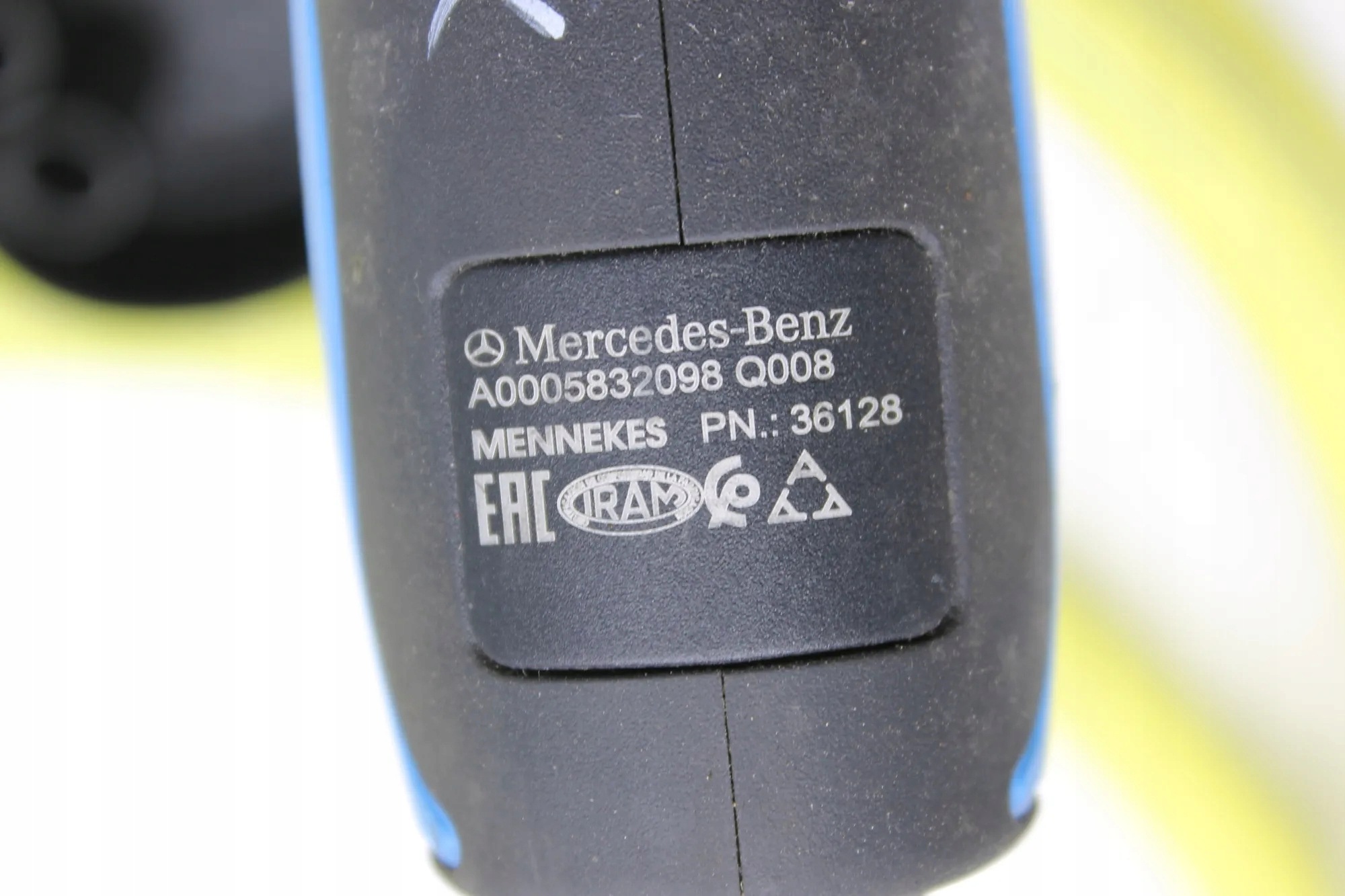 Câble de charge batterie Mercedes-Benz EQC A0005832098 image 4