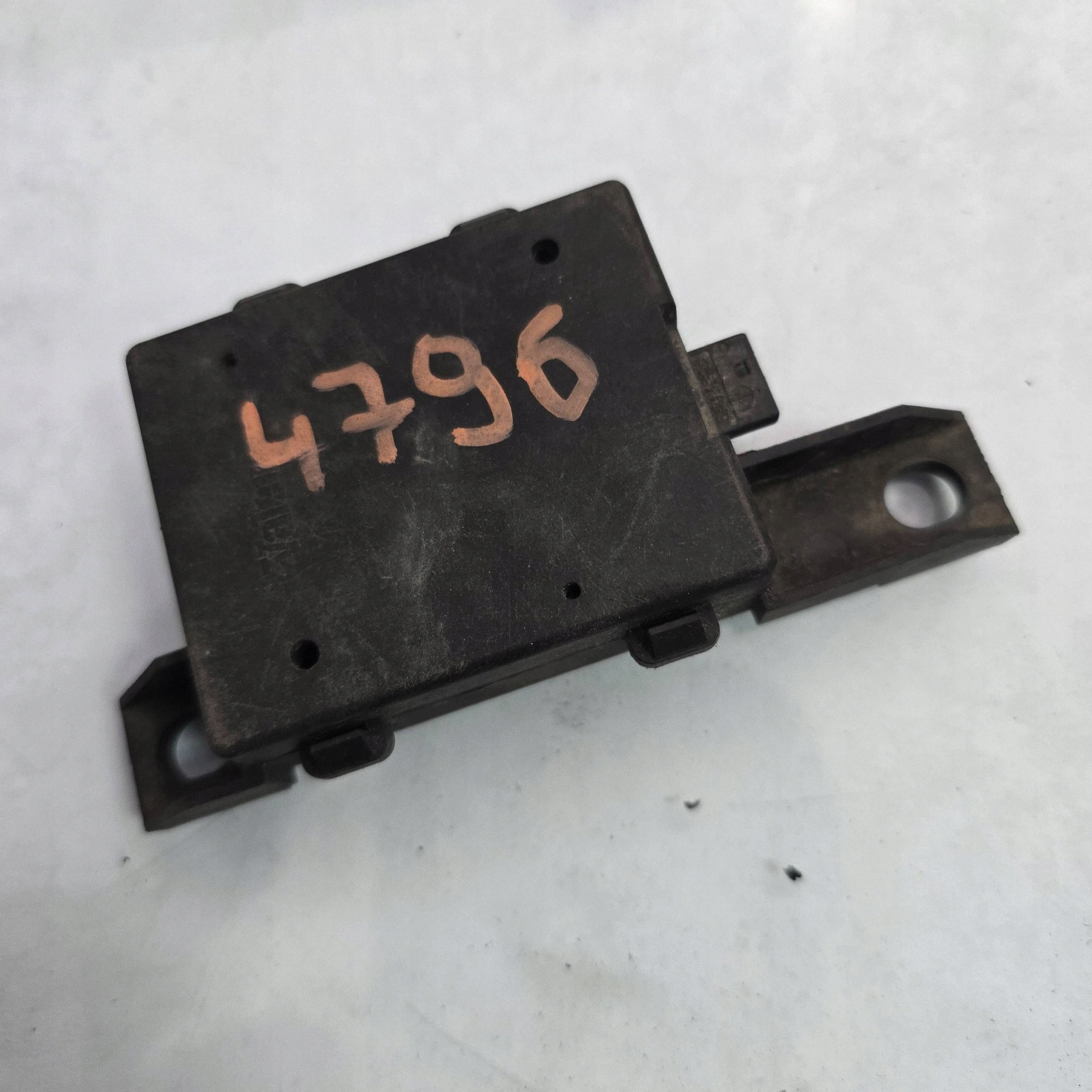 Land Rover Discovery YWY100410 immobilizer loop image 2