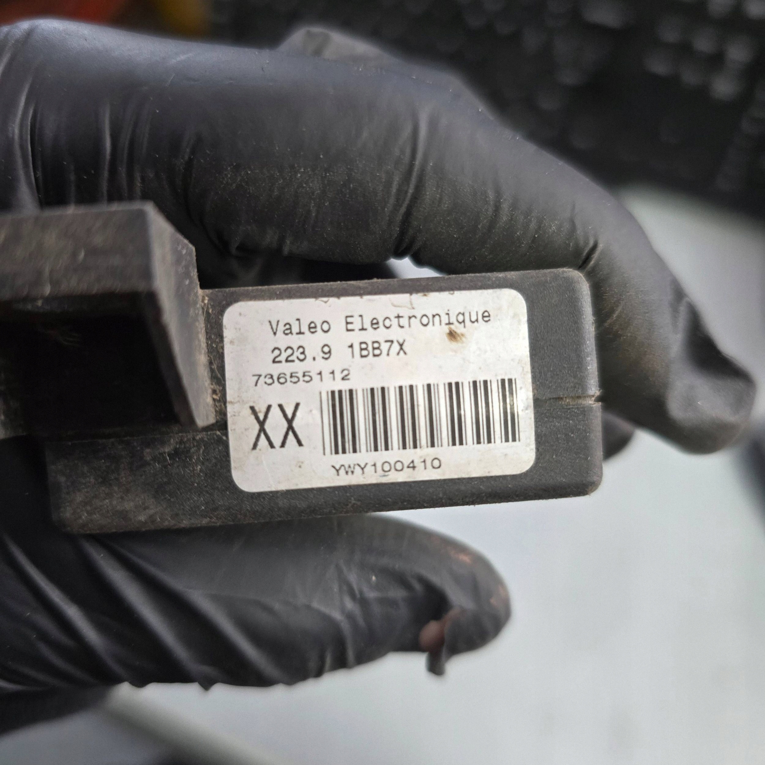 Land Rover Discovery YWY100410 immobilizer loop image 4