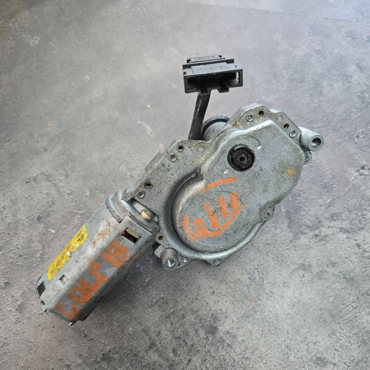 Motor för bakre torkare VW Golf III FTK9813