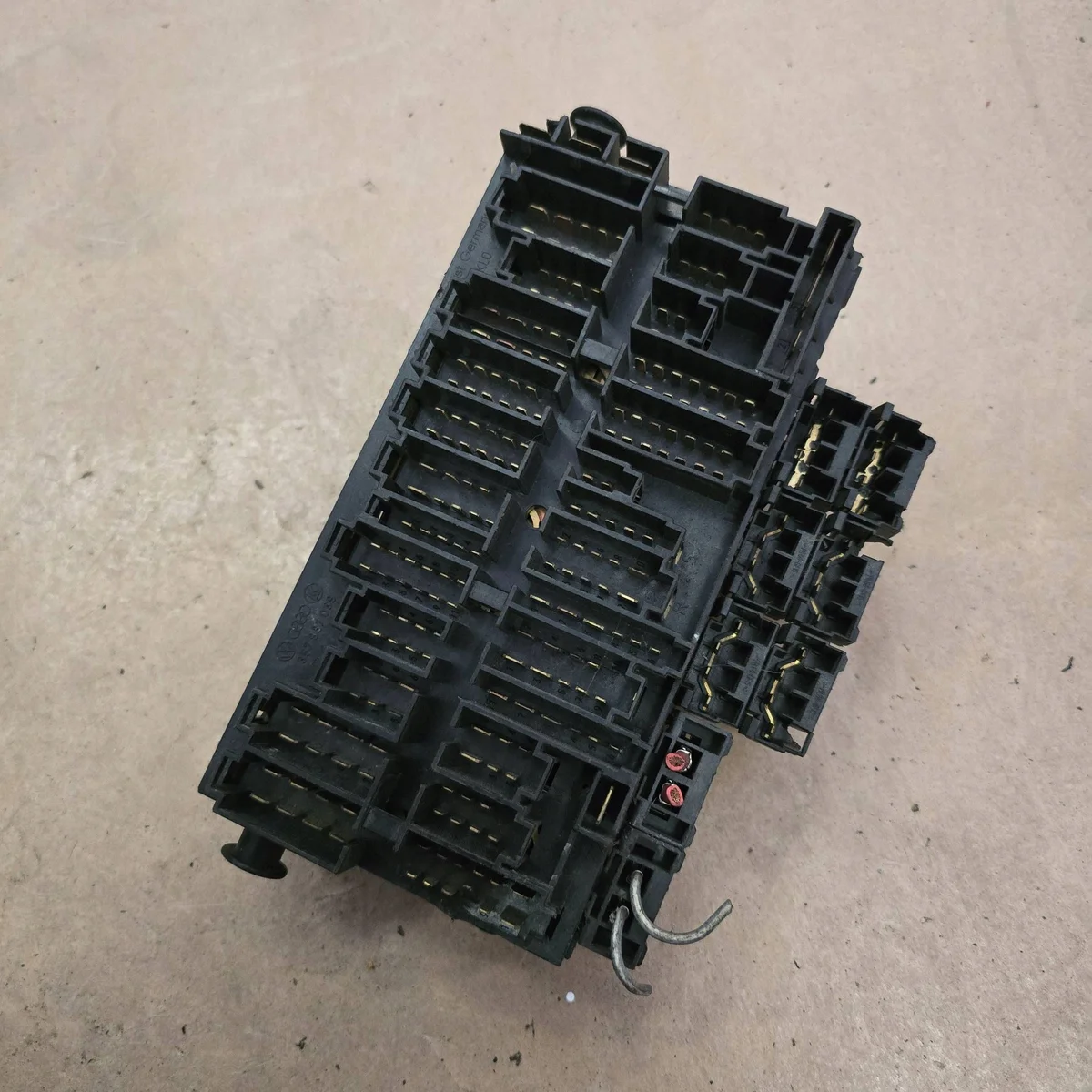 Caixa de Fusíveis Volkswagen OE 357937039
