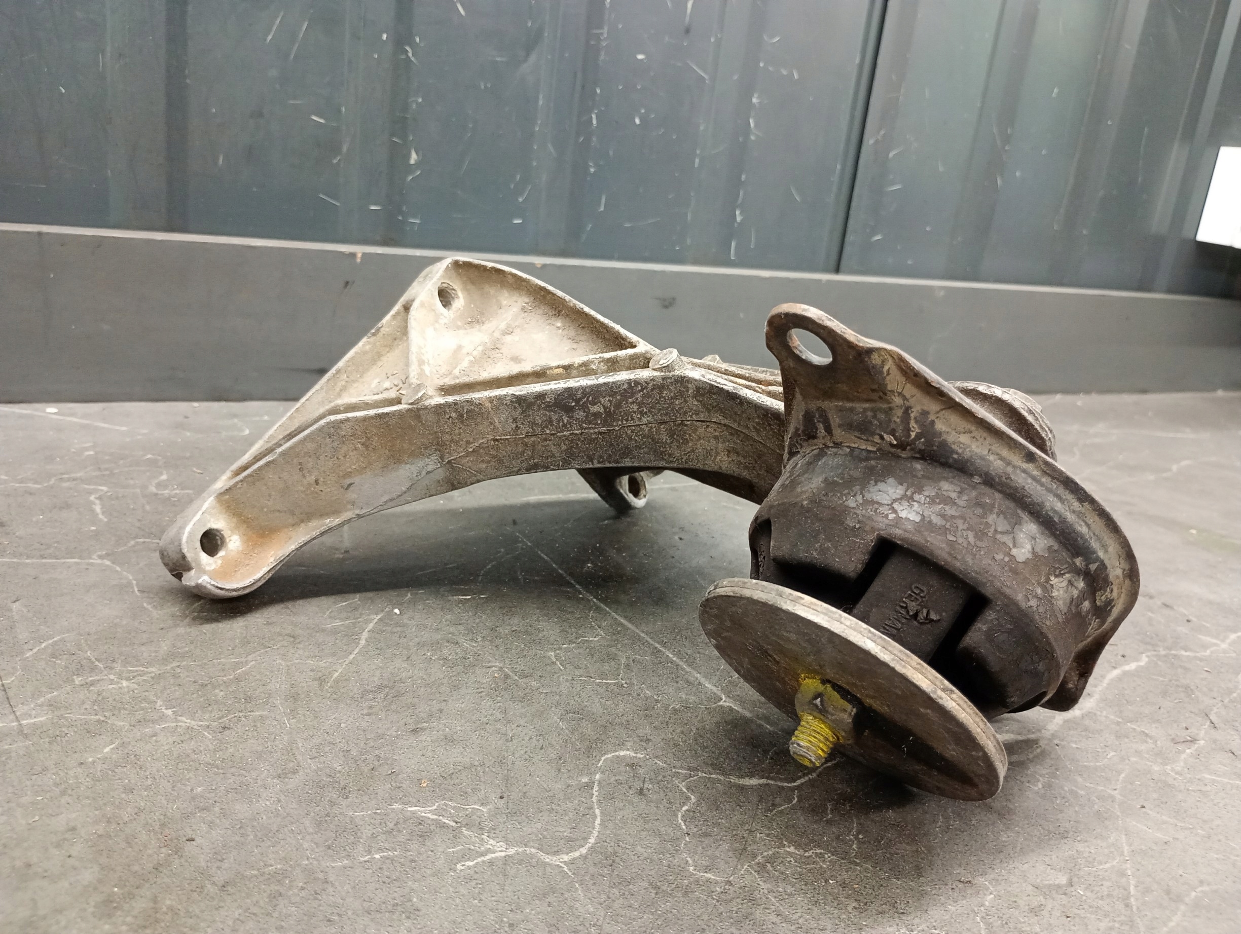 Support moteur VW Passat B5 443199308 image 2