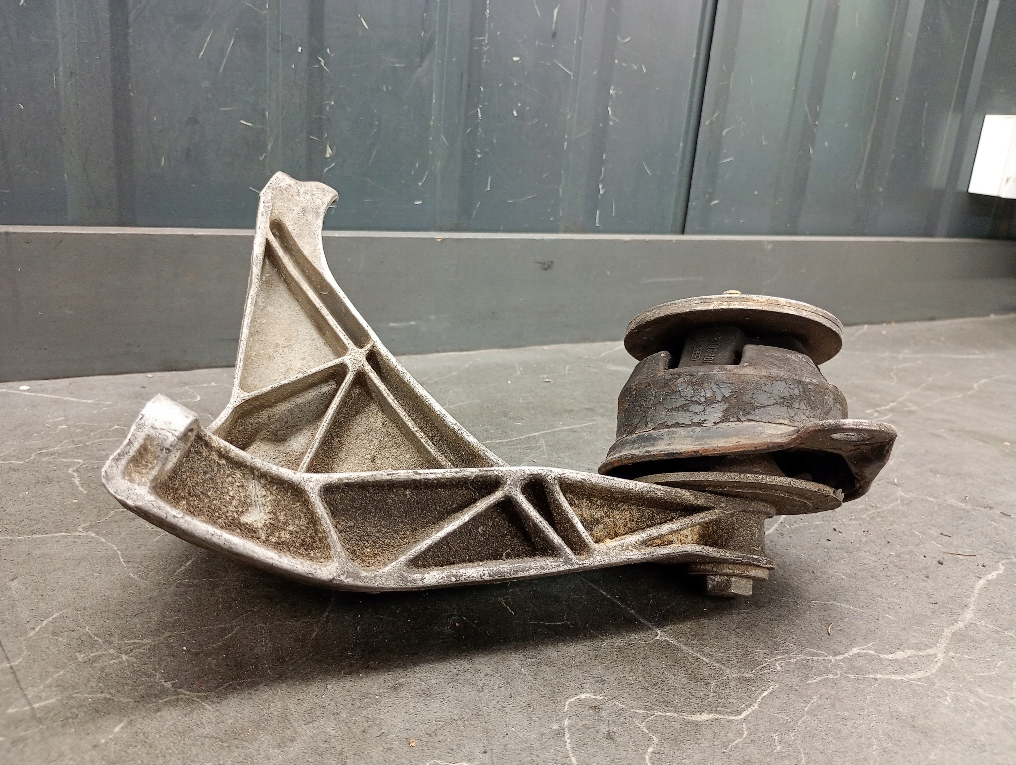 Support moteur VW Passat B5 443199308 image 9