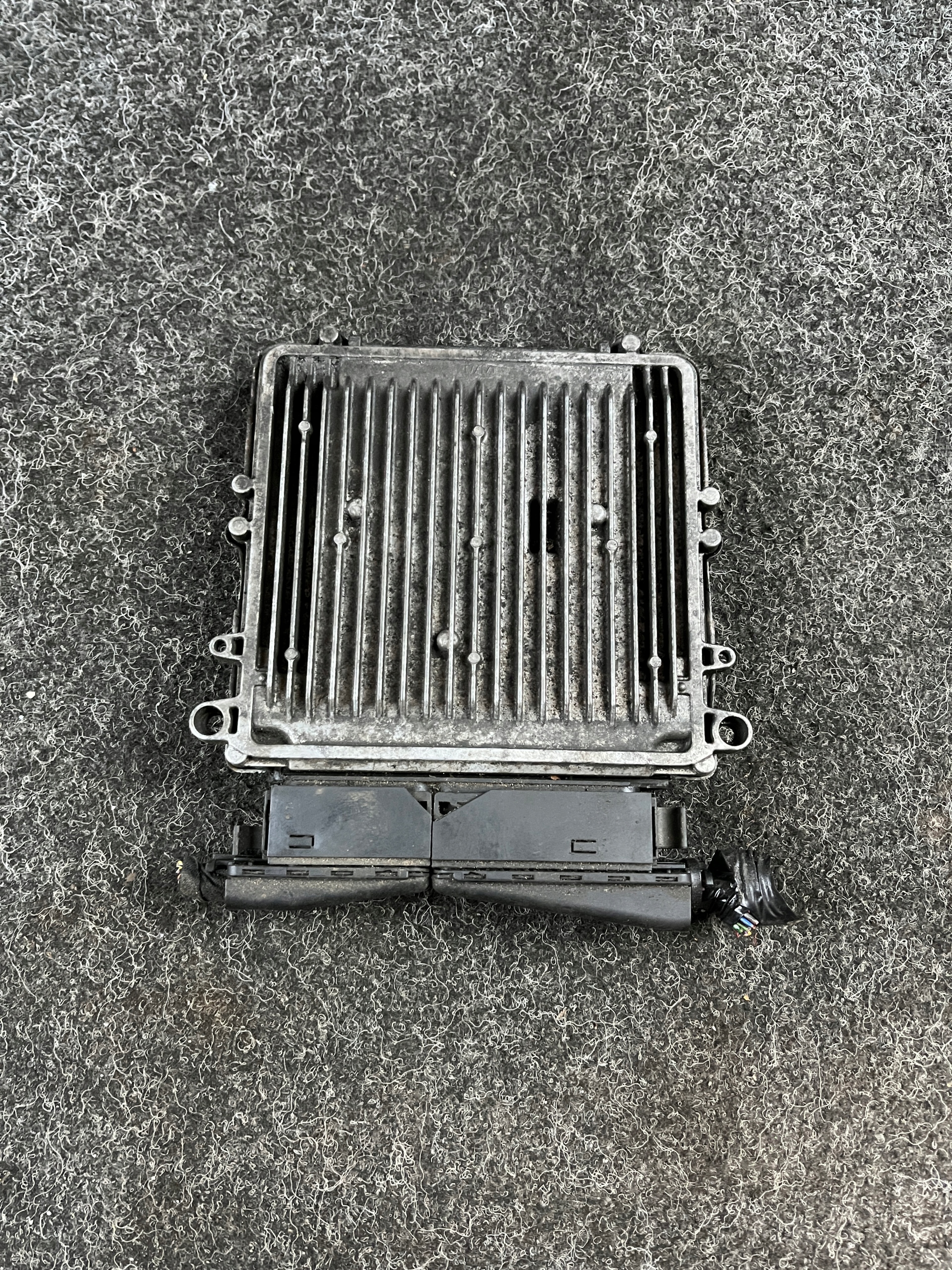 Mercedes W251 W164 3.0 moottorin ohjainyksikkö A6421506434 image 3