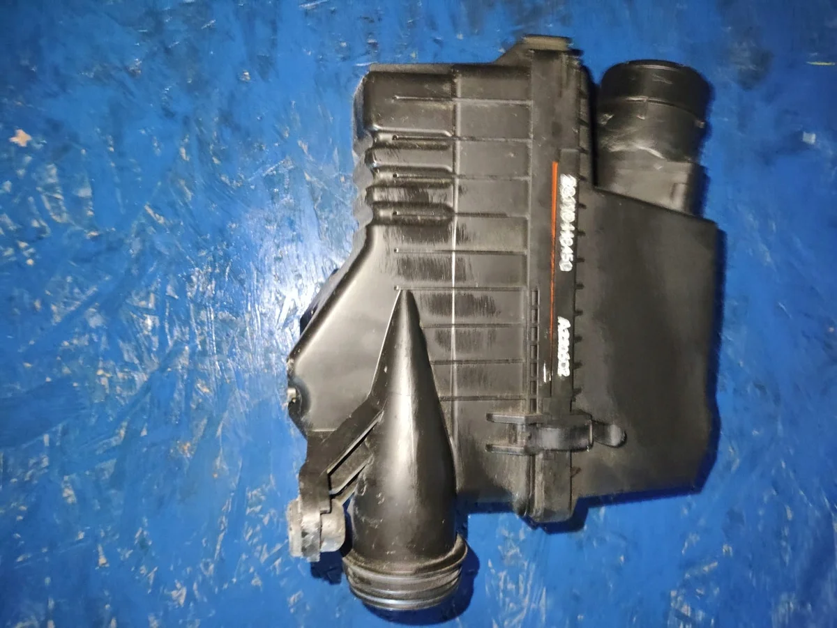 Kia Stonic Behuizing Luchtfilter 28110-H8450 image 3