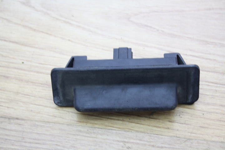 Takaluukun mikrokytkin ja kahva Renault Espace IV 8200002001