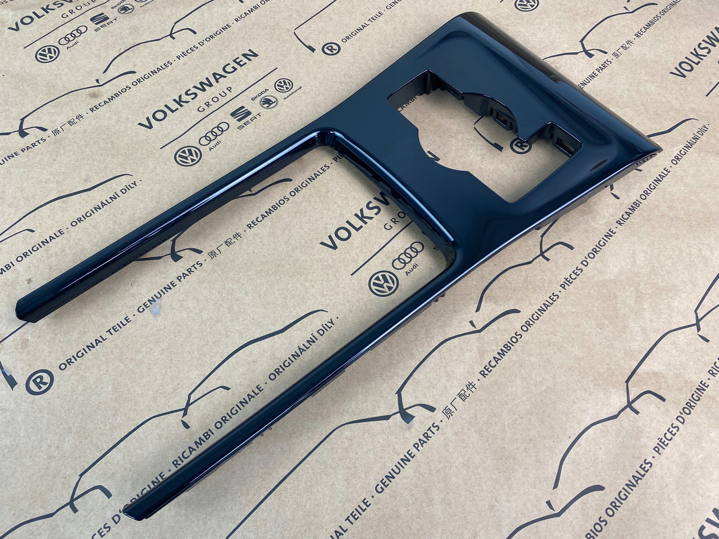 Décor tunnel VW Tiguan III OEM 571864263 image 3