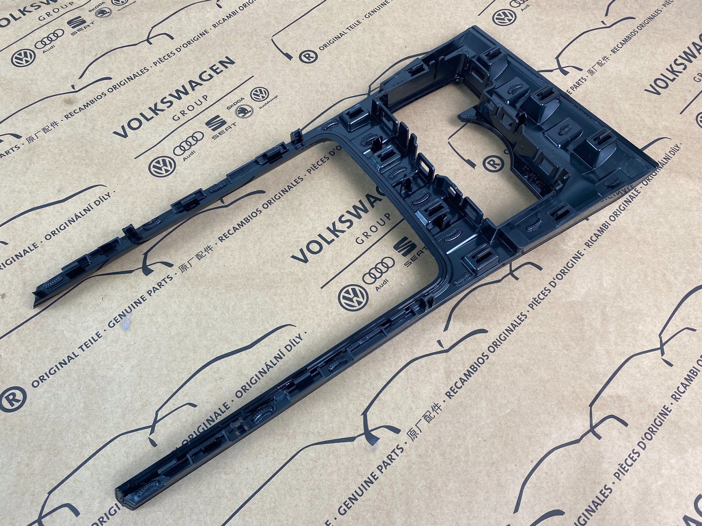Décor tunnel VW Tiguan III OEM 571864263 image 4