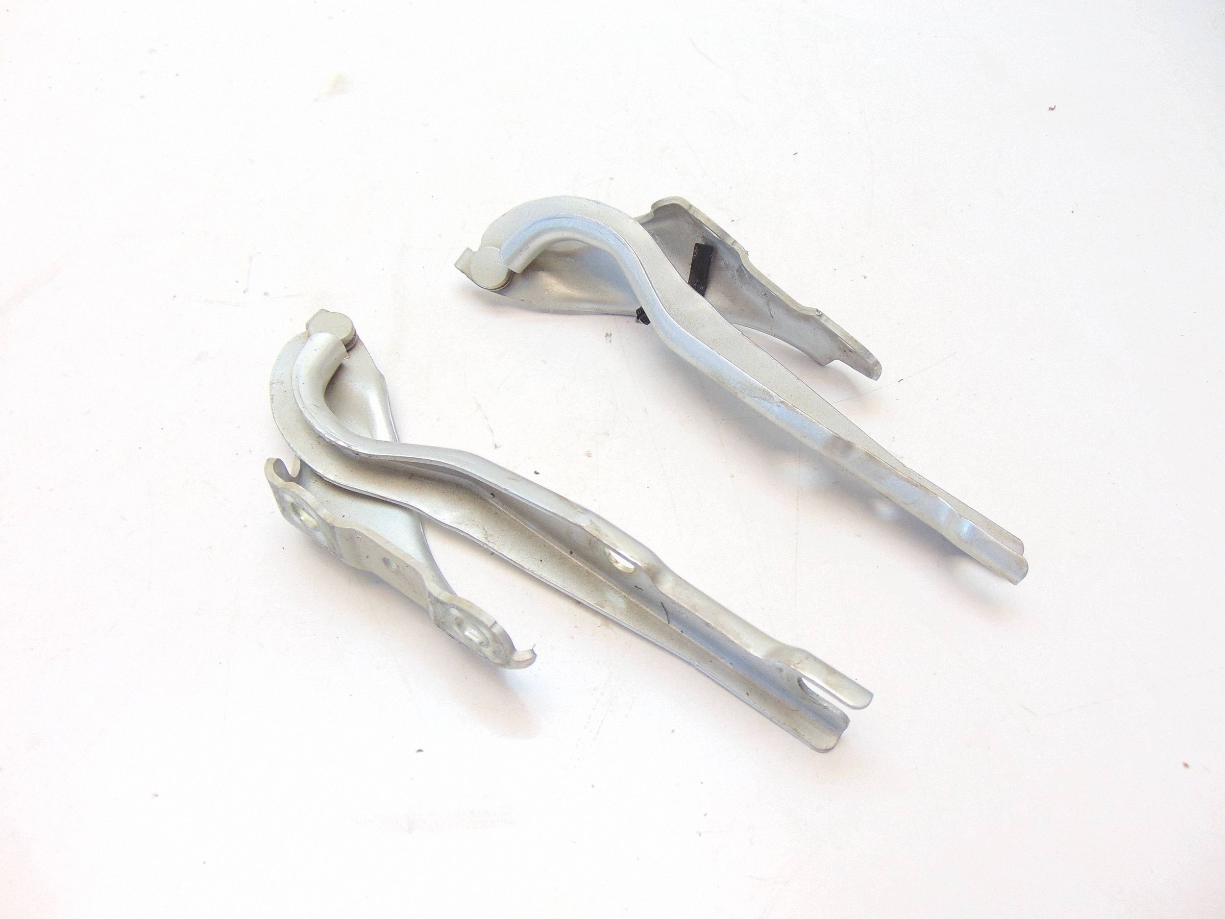 Dobradiças Capô Skoda Rapid Usadas OEM 5JA823301A image 2