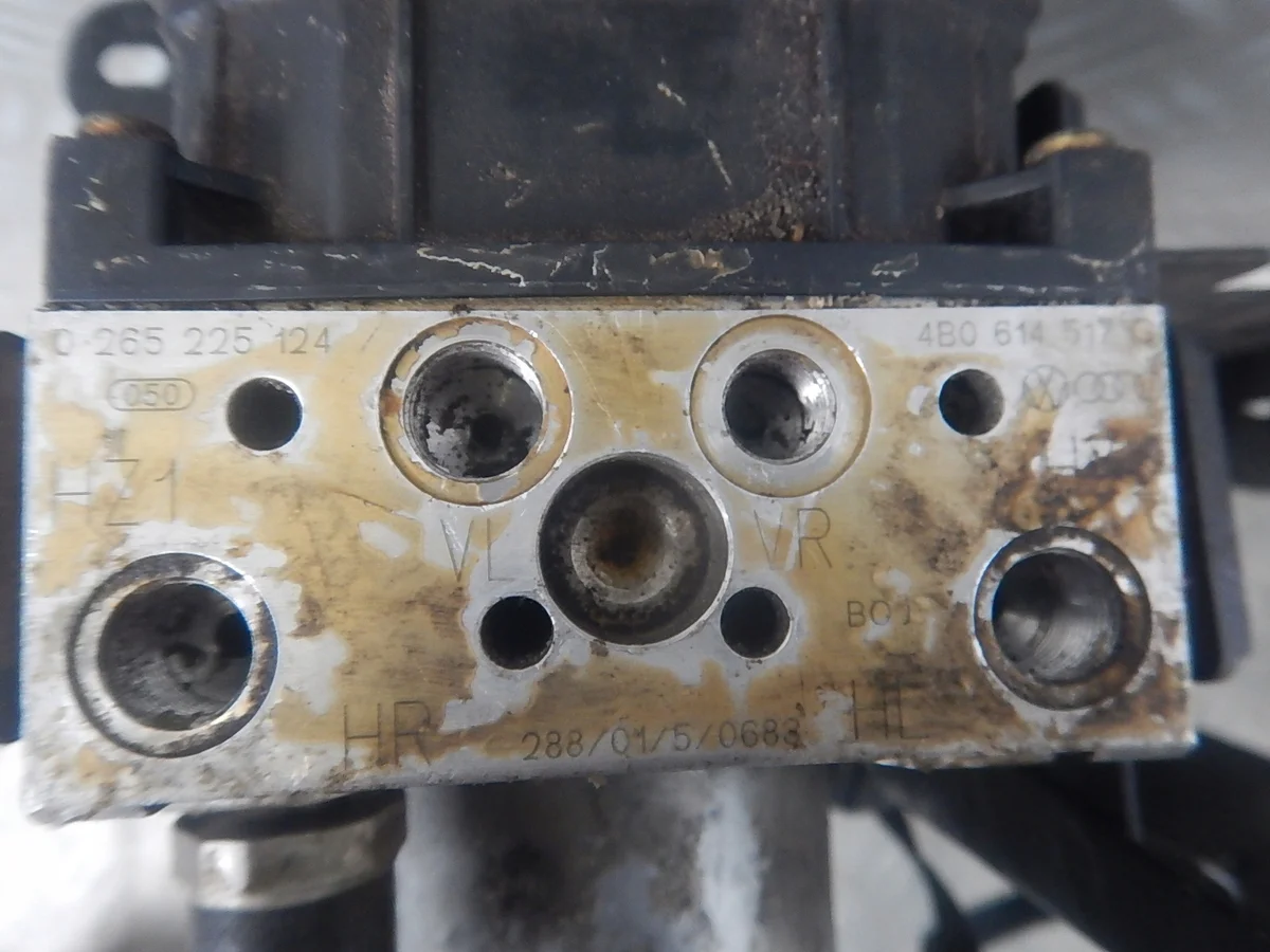 ABS-pumppu VW Passat B5 Audi A6 C5 4B0614517G