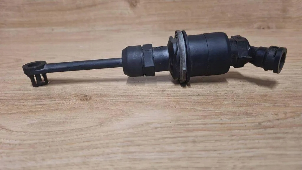 Bromscylinder Volvo V40 1.9D 2001 - 1061519 image 2