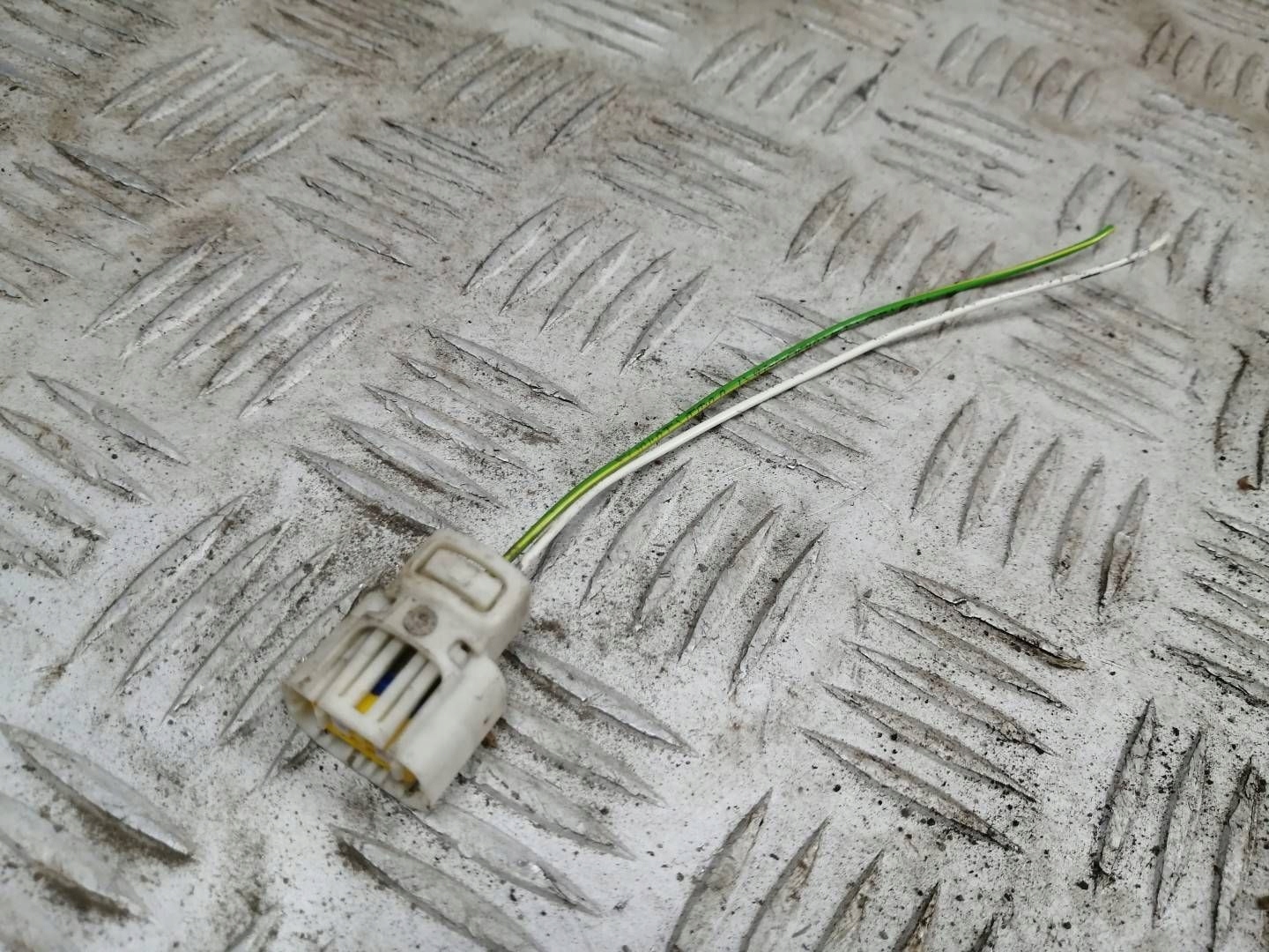 PEUGEOT 208 2008 halogen plug front image 2