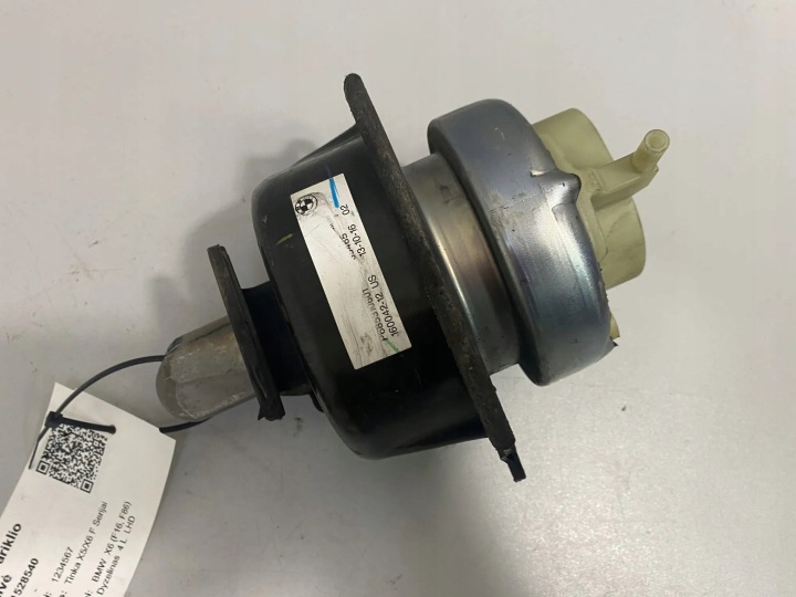 Moottorin kiinnike oikea BMW X6 (F16, F86) 1234567 4.0L diesel 2016