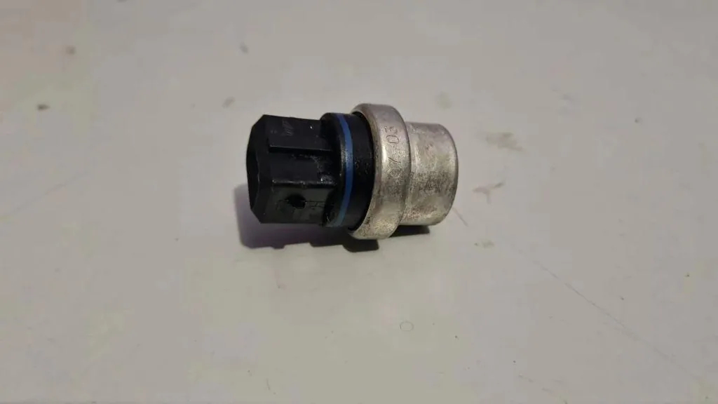 Sensor Temperatura Líquido Arrefecimento Ford Focus 95VW18K521AA image 2