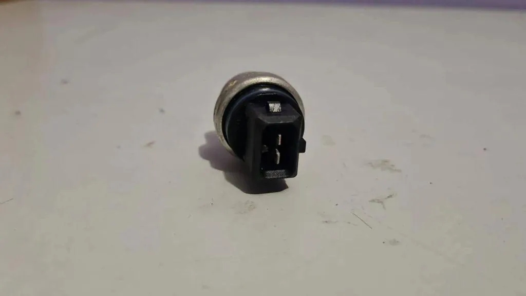 Sensor Temperatura Líquido Arrefecimento Ford Focus 95VW18K521AA image 3