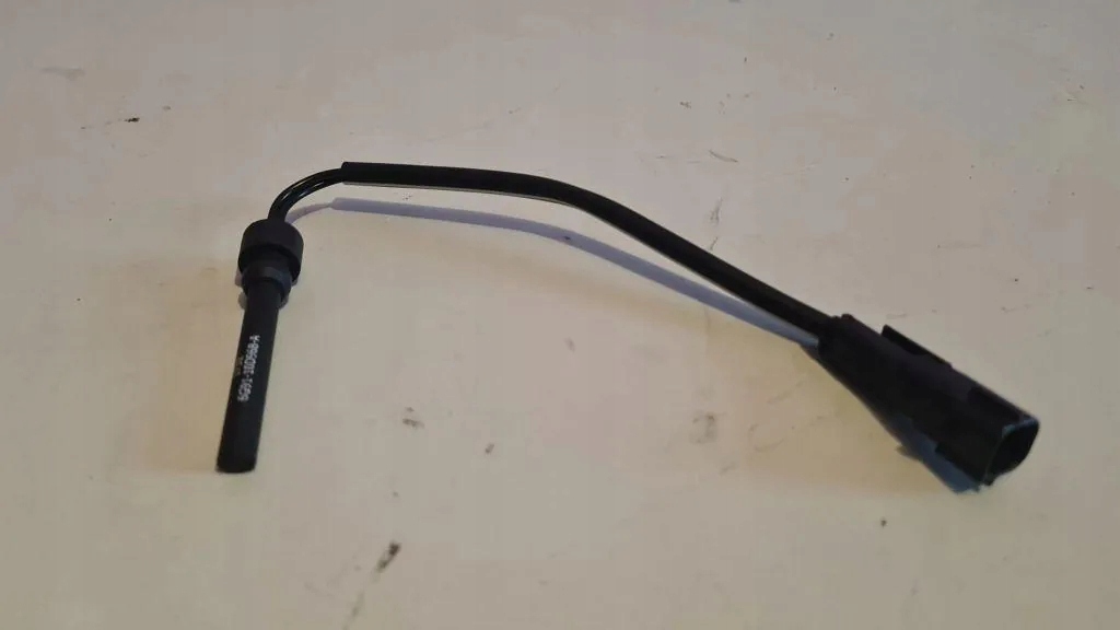 Coolant Level Sensor VOLVO XC70 II 6G9110D965A Used image 2