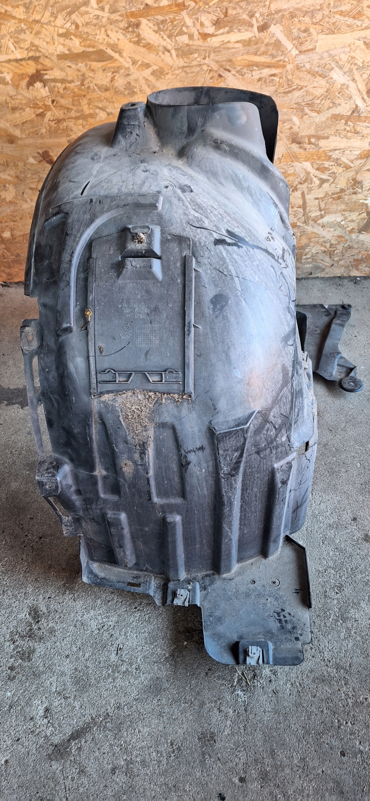 MERCEDES CLA W117 W176 W246 Radhaus rechts vorne A2466900930 image 2
