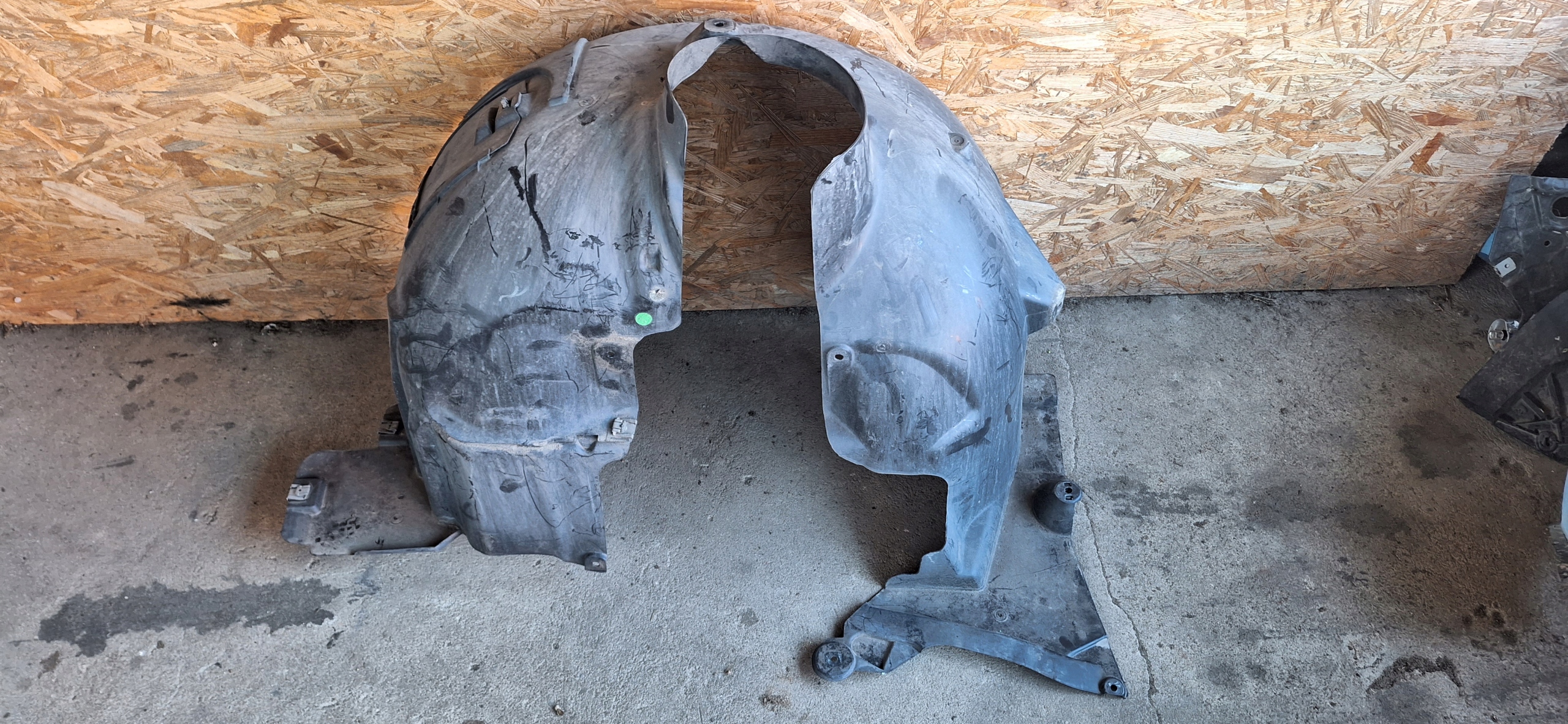 MERCEDES CLA W117 W176 W246 Radhaus rechts vorne A2466900930 image 3