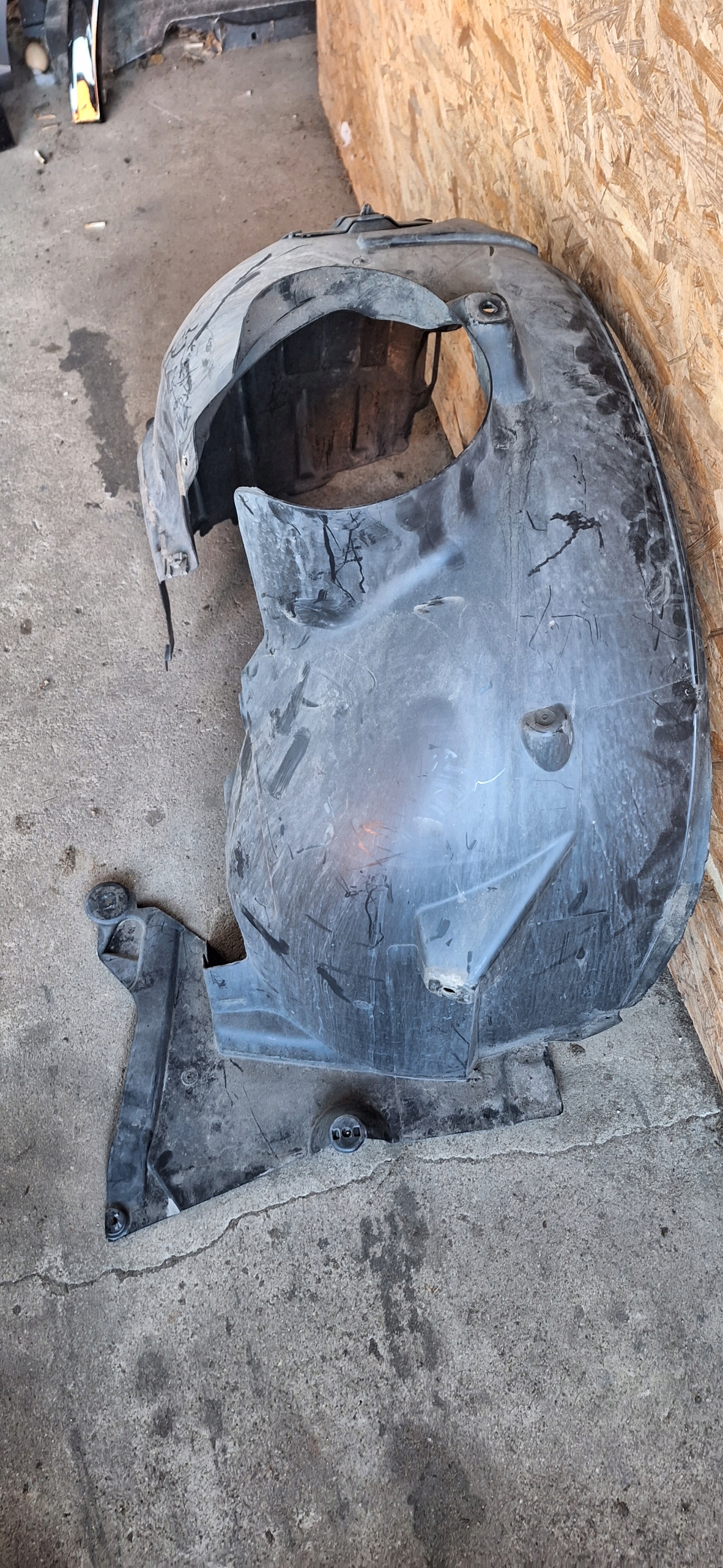 MERCEDES CLA W117 W176 W246 Radhaus rechts vorne A2466900930 image 4