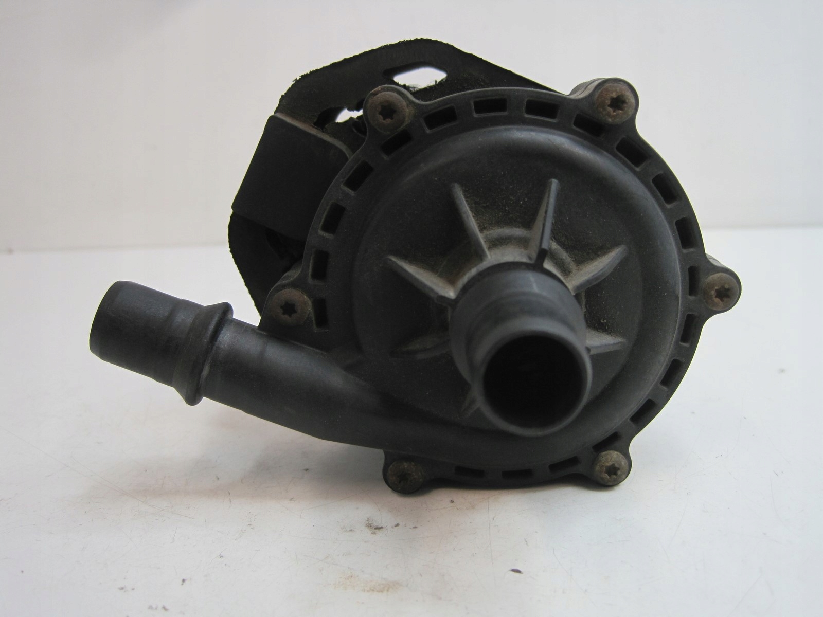 Vattenpump Citroen DS5 2.0 HDI Peugeot 9673079080
