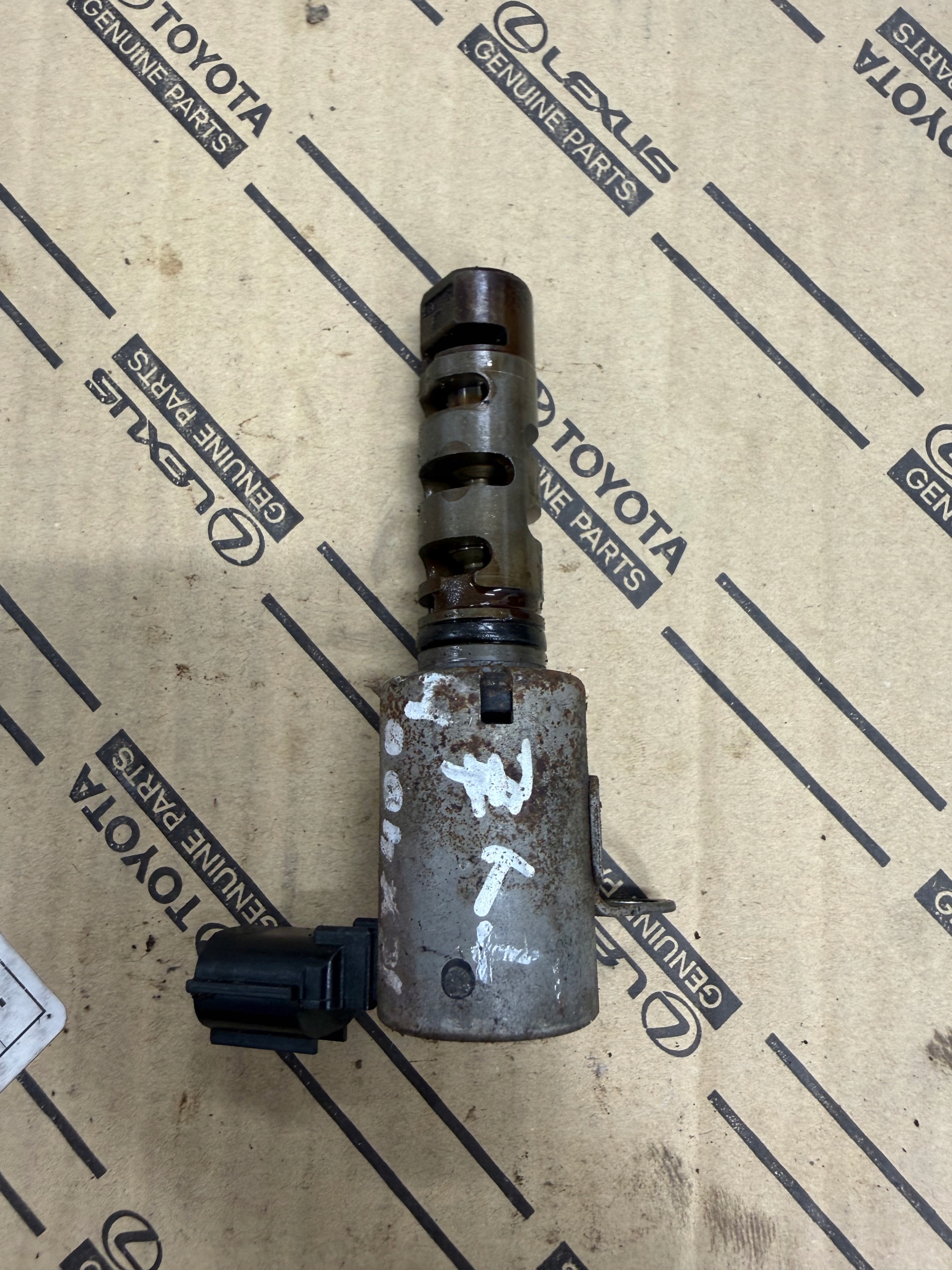 Nokkenassensor VVTI Toyota Lexus 3.0 3.3 OEM 15330-20011