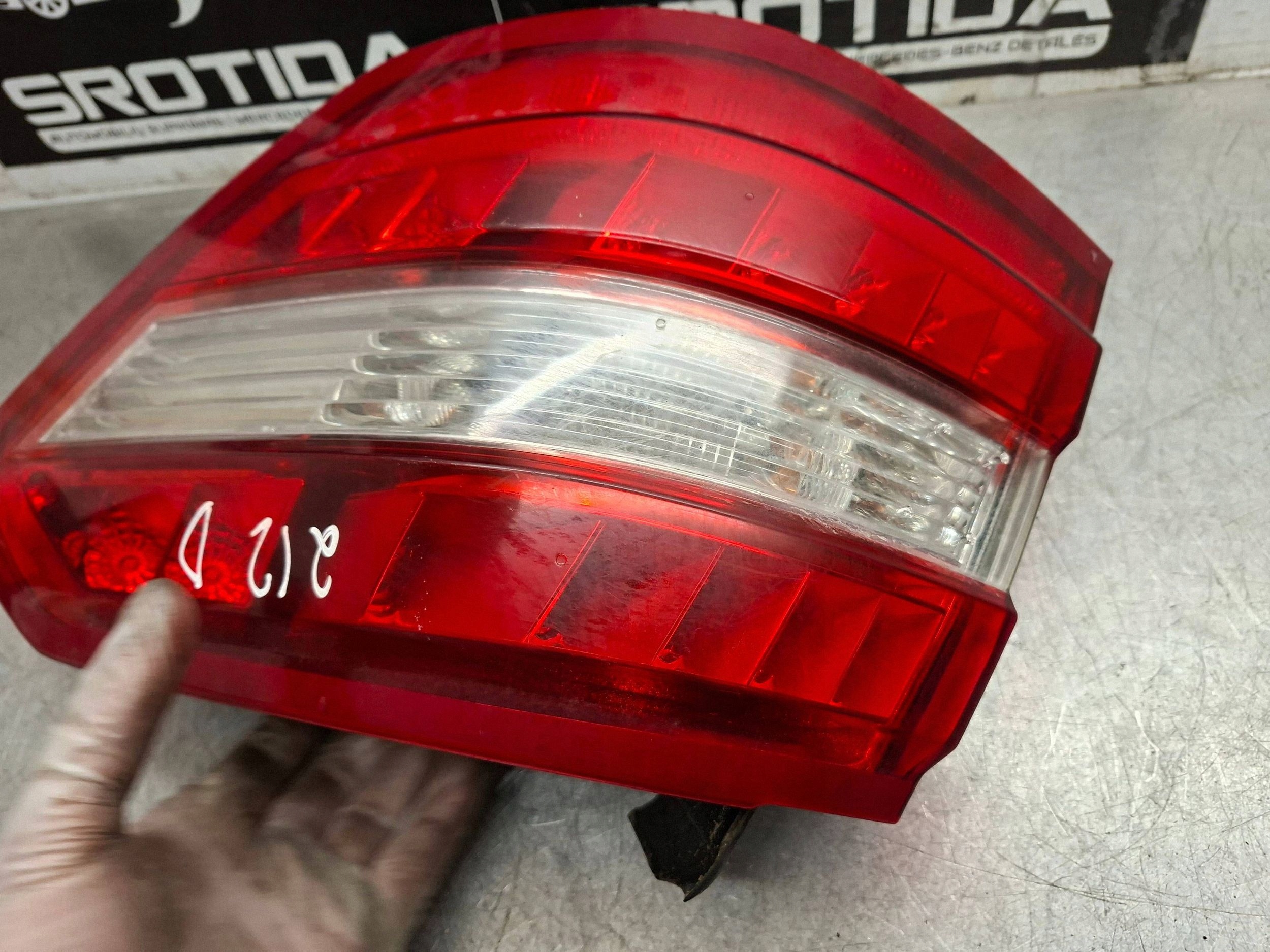 Mercedes-Benz E W212 Reverse Lamp 2128203864 image 8
