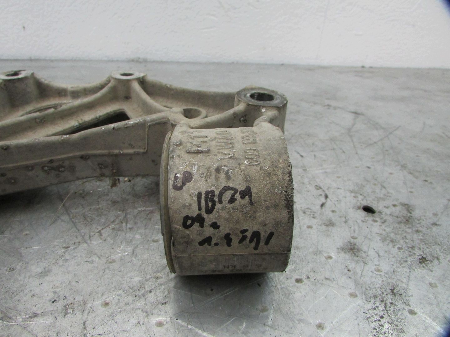 SEAT OE 6Q0199293D Bras inférieur image 7