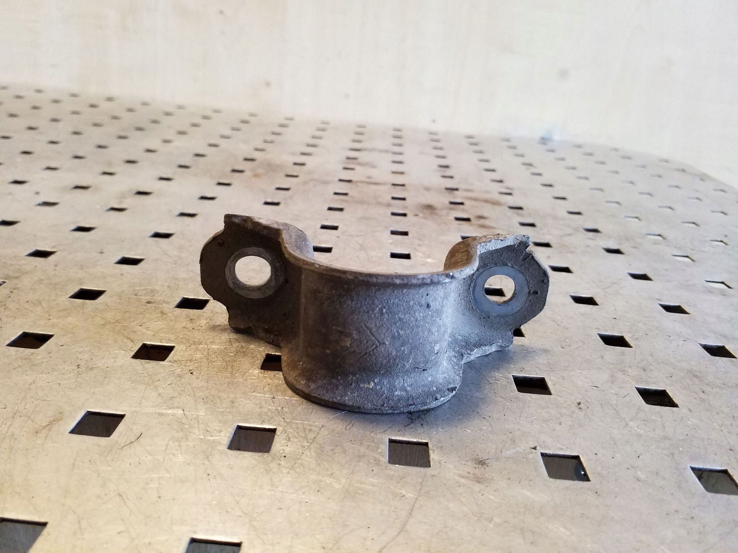 Subaru Outback Front Stabilizer Clamp OEM VAL77893 image 2