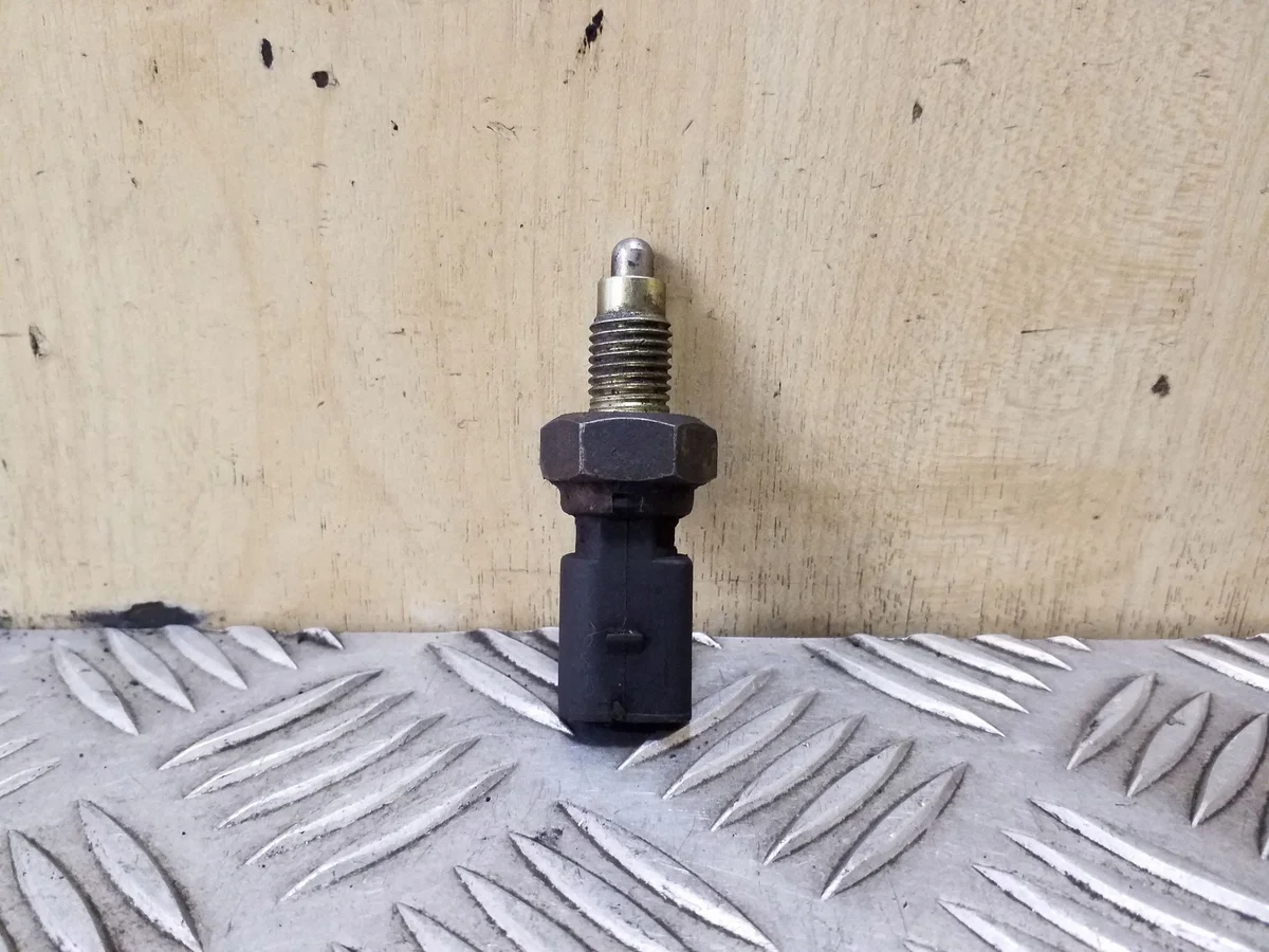 VW Touran Reverse Light Switch 02K945415F image 2