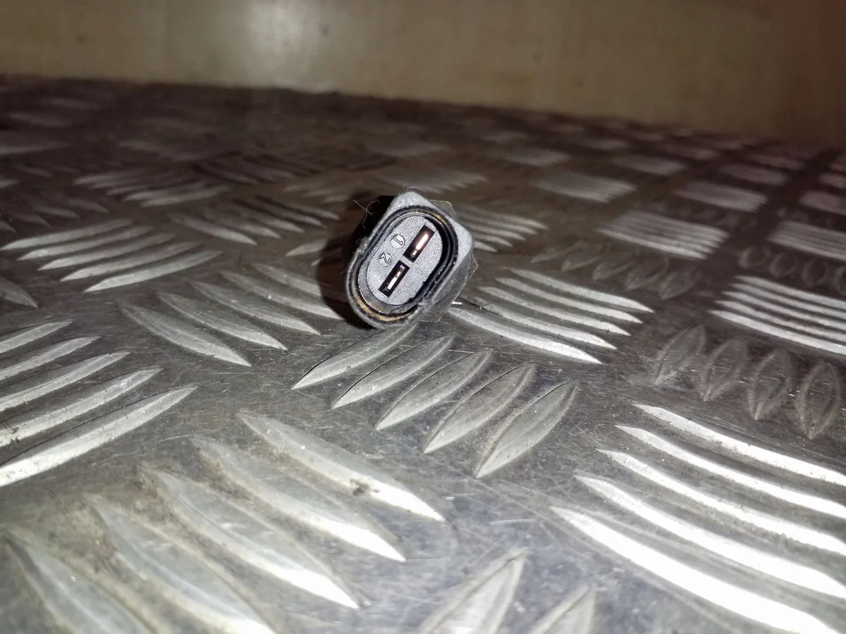 VW Touran Reverse Light Switch 02K945415F image 3