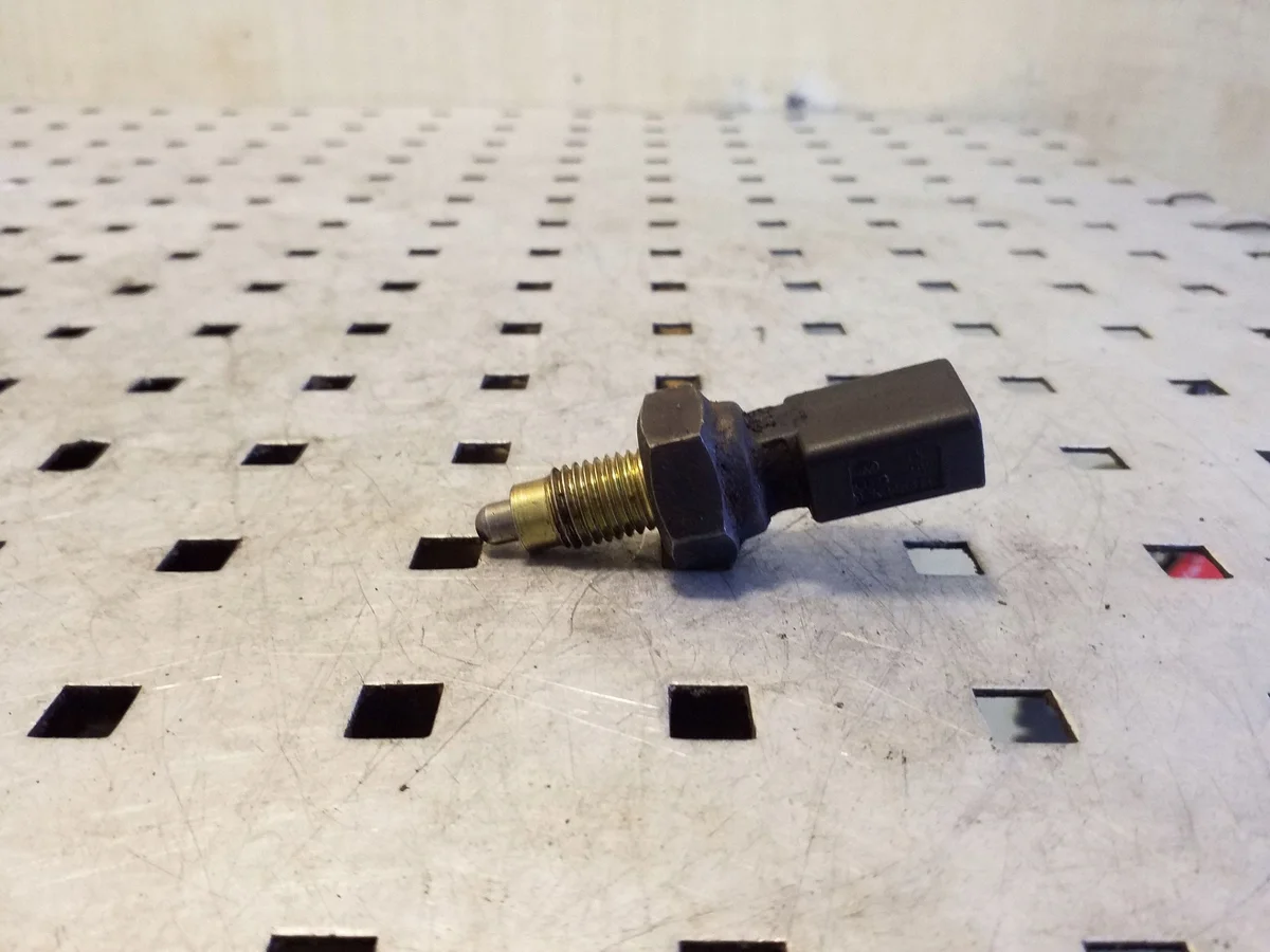 VW Touran Reverse Light Switch 02K9454150 image 2