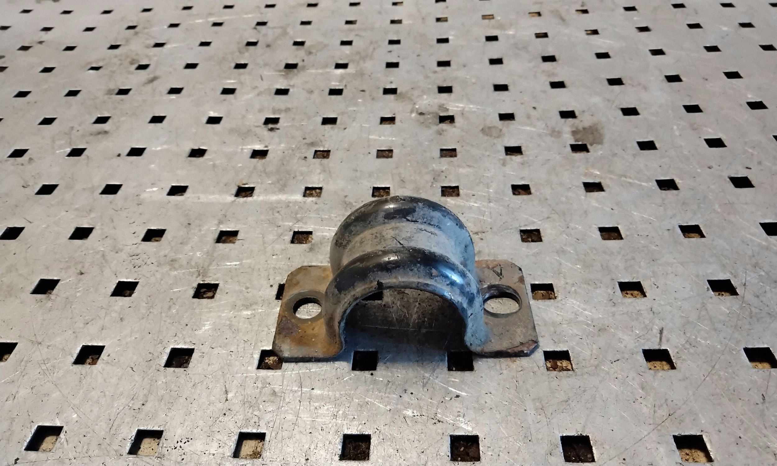 Hyundai Santa Fe Front Stabilizer Bracket OEM VAL117324 image 2