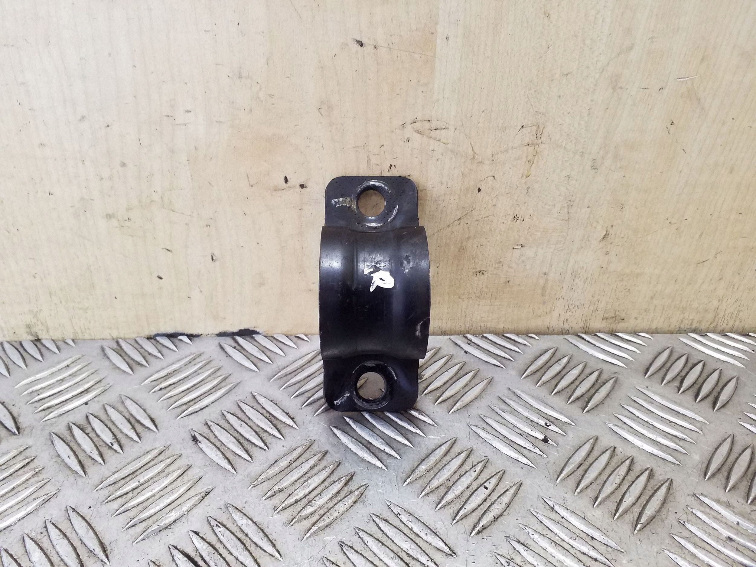 Opel Antara Front Stabilizer Bracket Right VAL118246 image 2