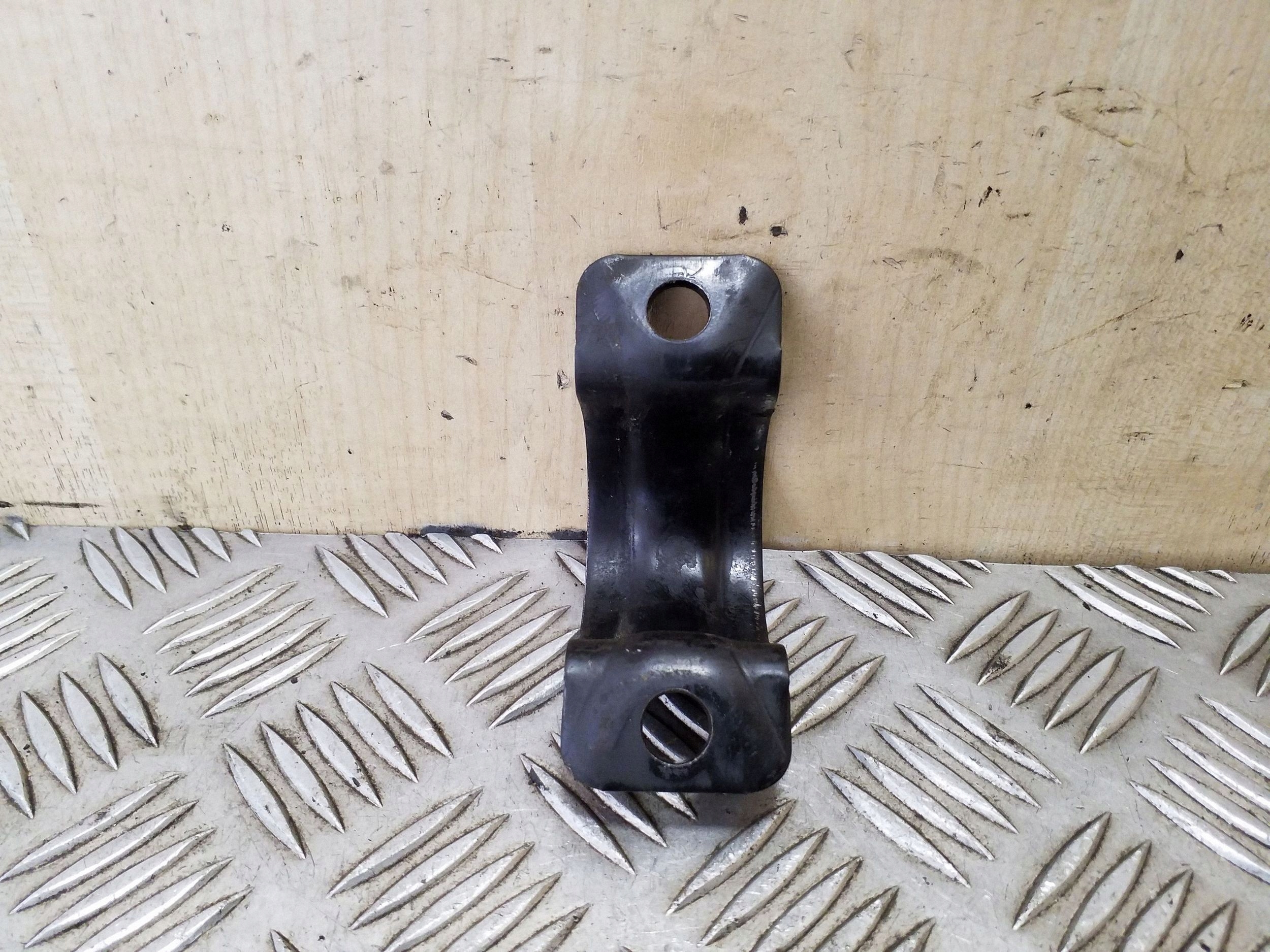 Opel Antara Front Stabilizer Bracket Right VAL118246 image 4