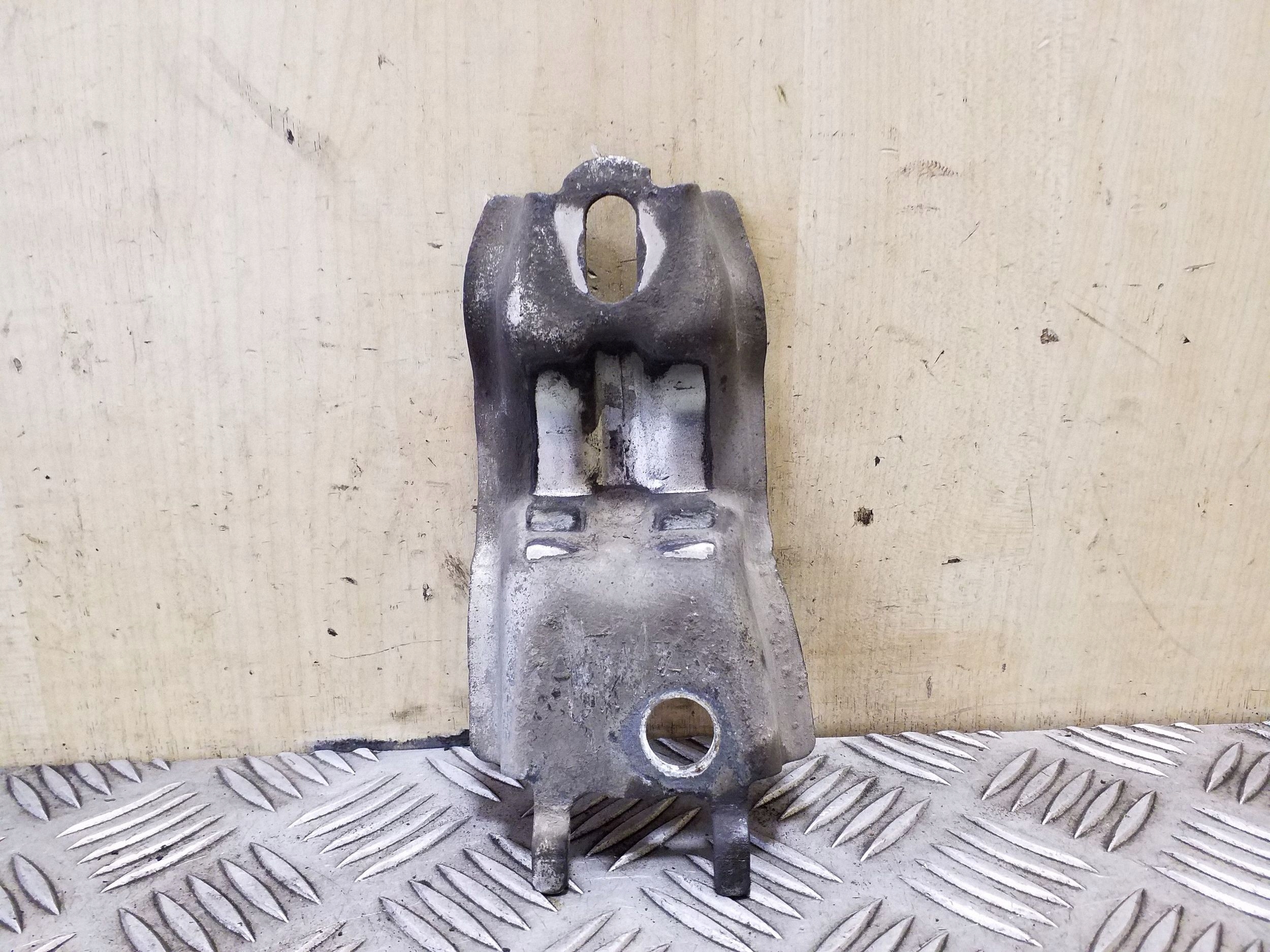 Citroen C4 I Picasso etum. vakaimen kiristin vasen VAL139740