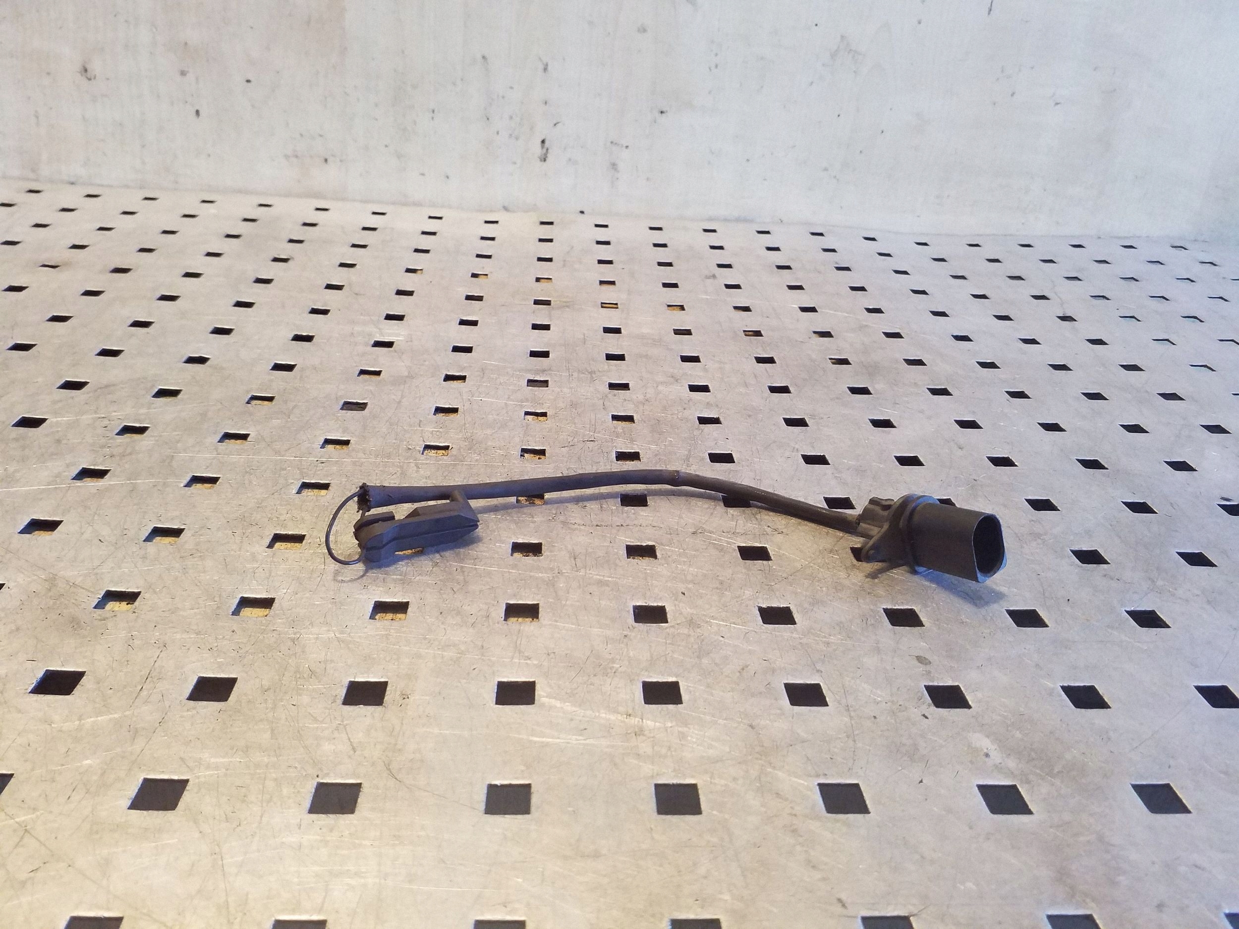 Sensor de Desgaste de Pastilhas Traseiro Esquerdo Audi A6 C7 image 2