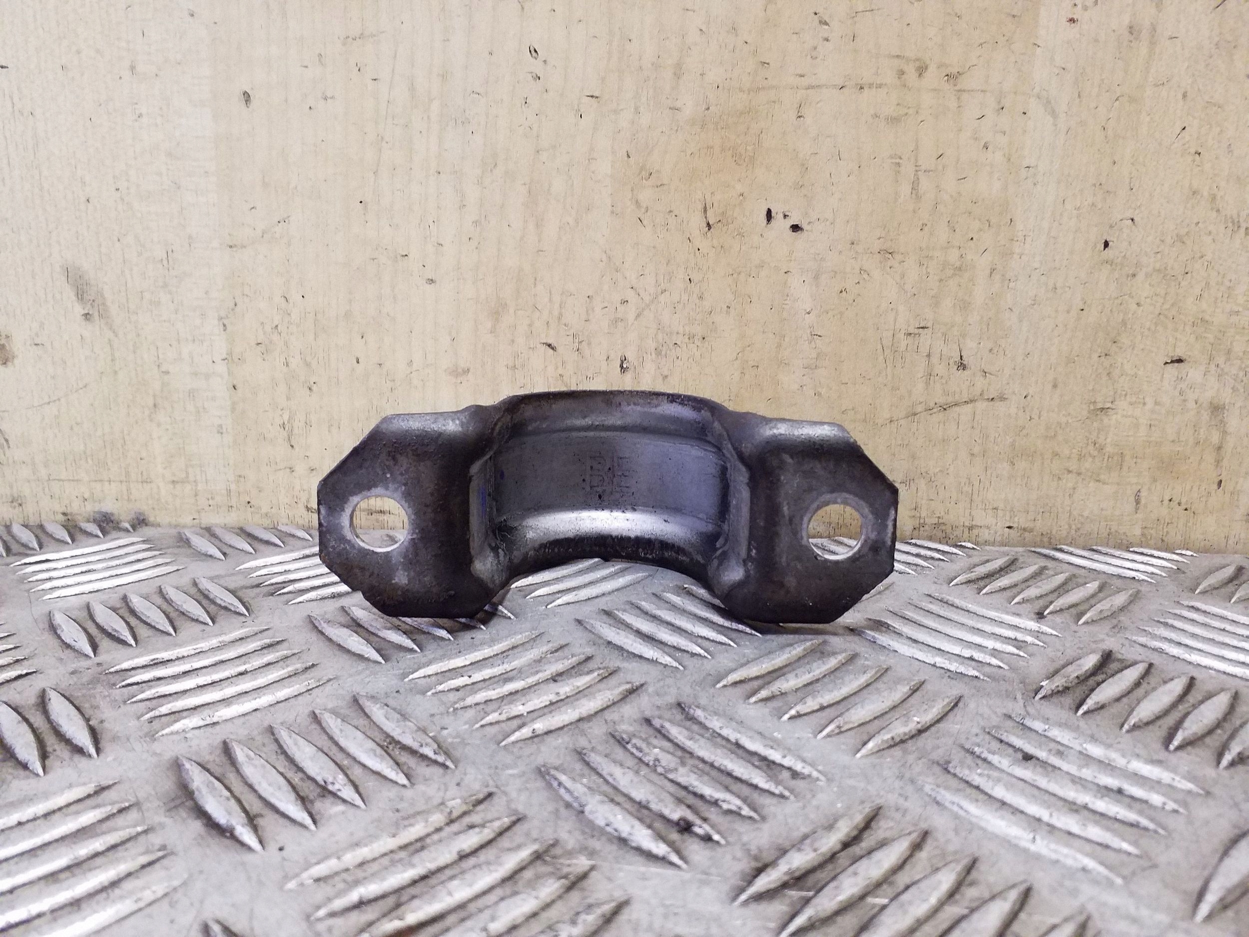BMW 3 F30 F31 F35 Etustabilisaattorin kiinnike 31306792207