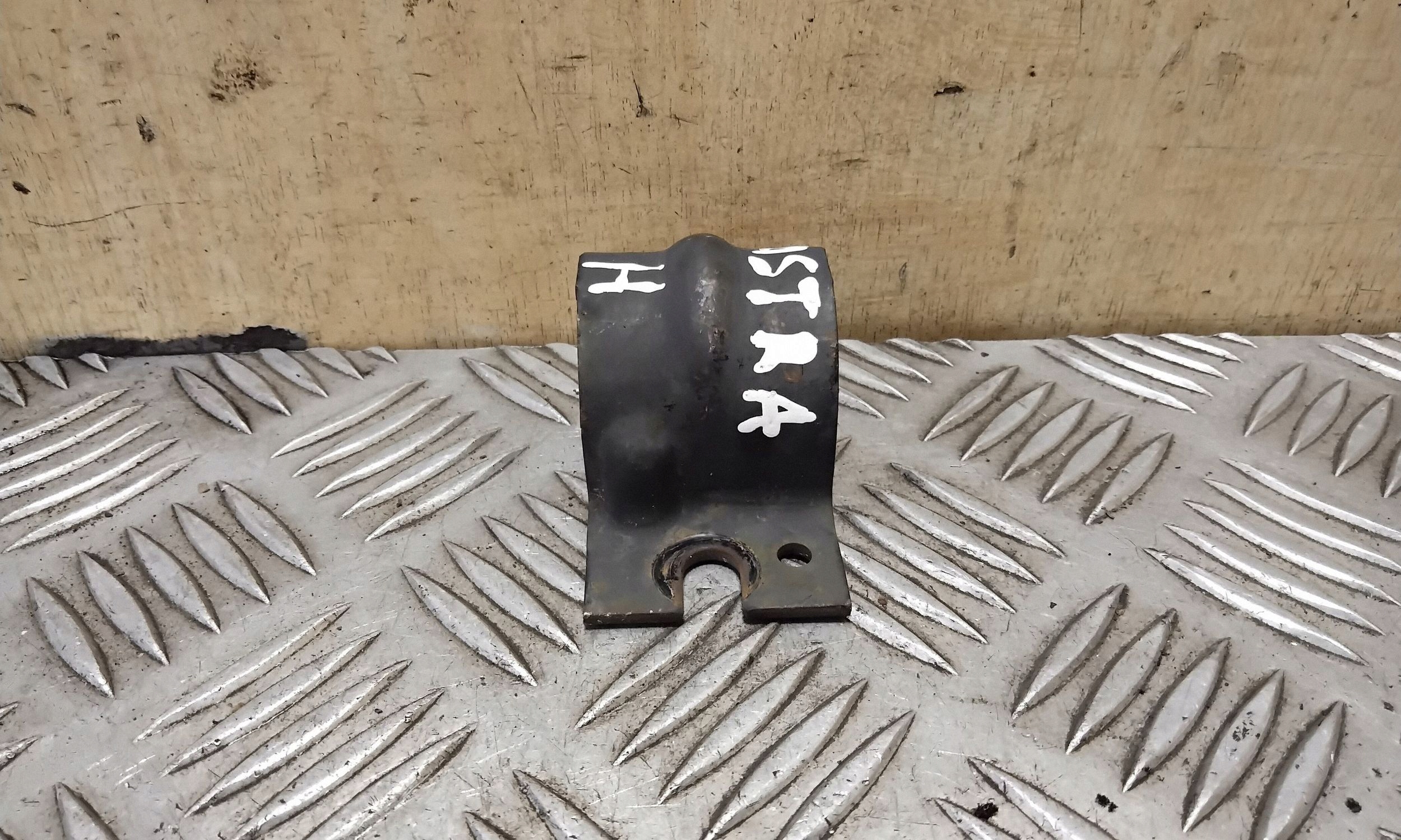 Opel Astra H Front Stabilizer Bracket OEM VAL153969 image 4