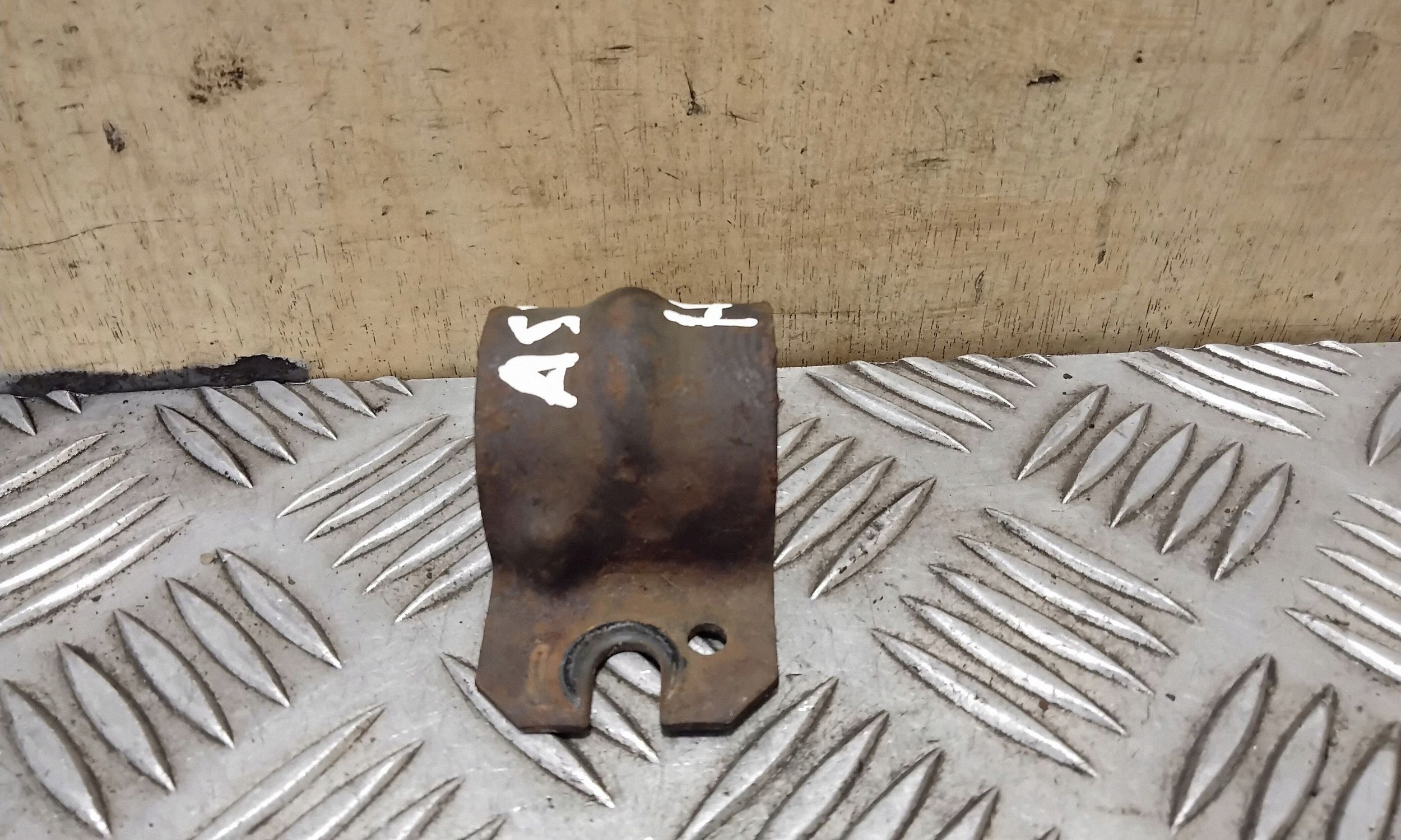 Opel Astra H Stabilisator- Vorderachse Halter OEM VAL153967 image 3